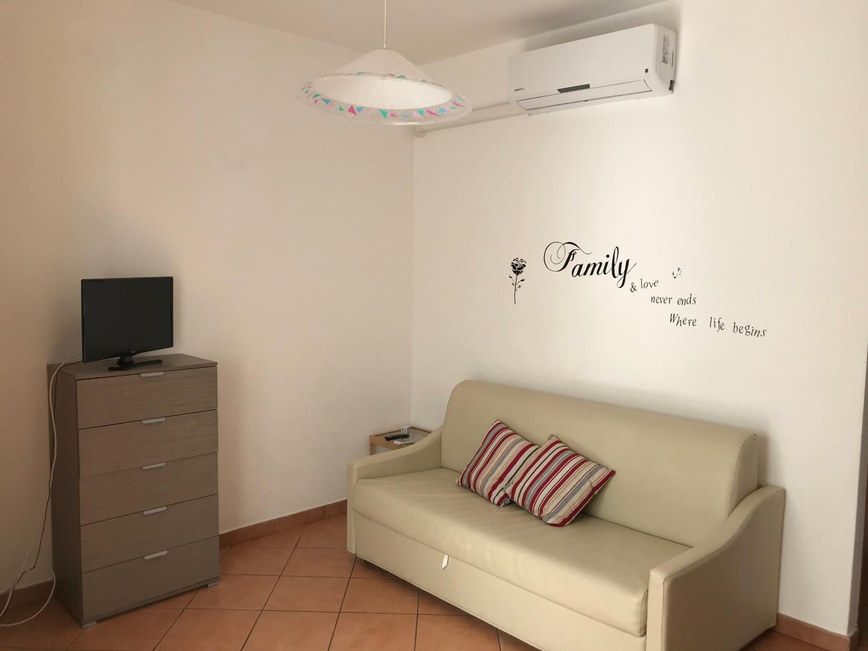Deluxe Two-Bedroom Apartment with Garden View photo 1
