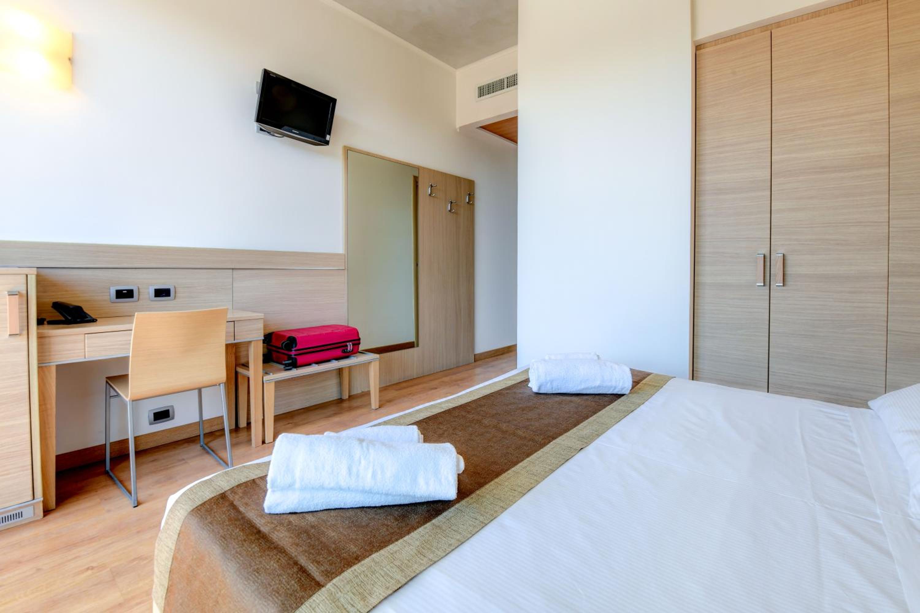 Double Room with Balcony - River Side - Photo 8
