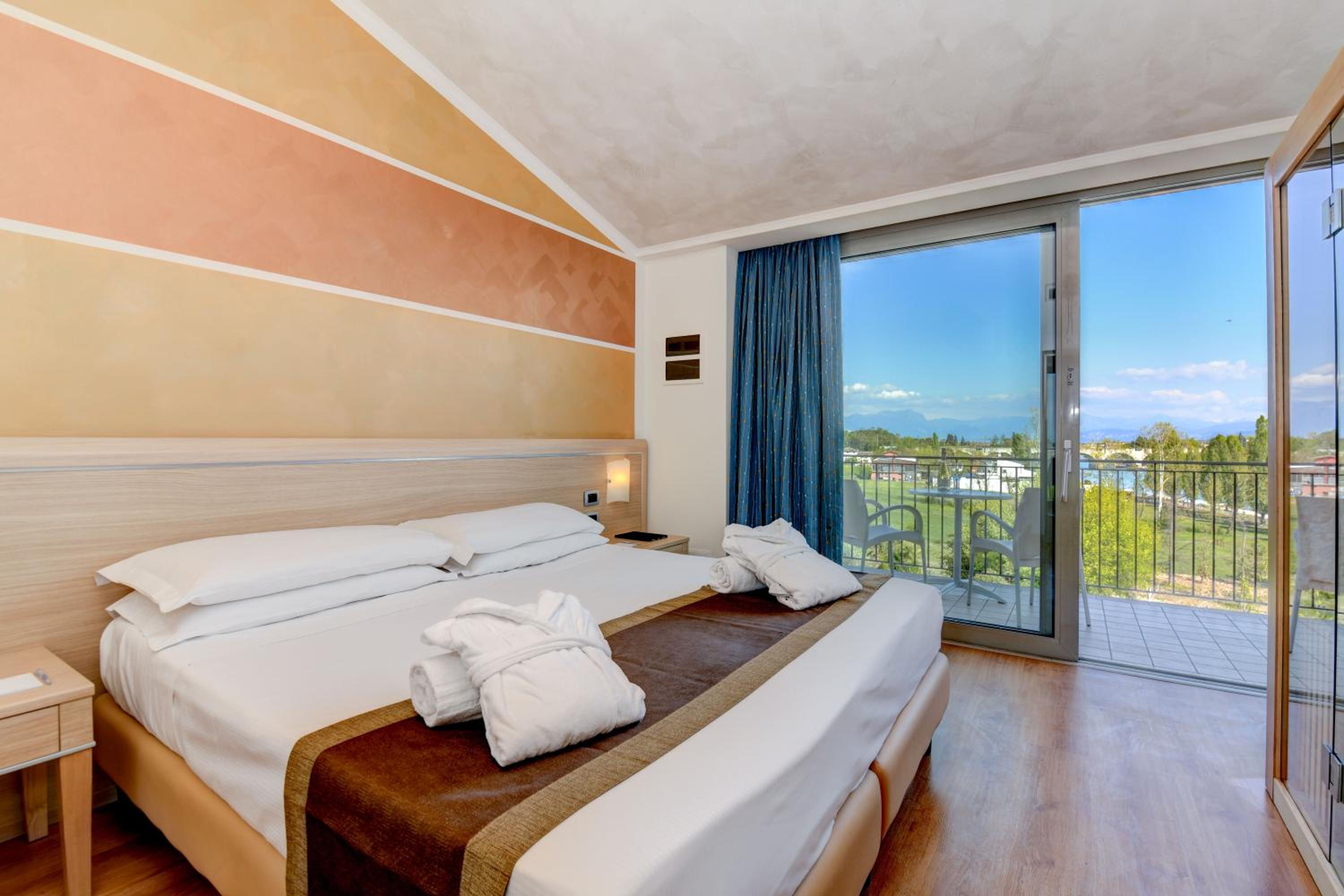 Junior Suite with Balcony and Sauna - Photo 11