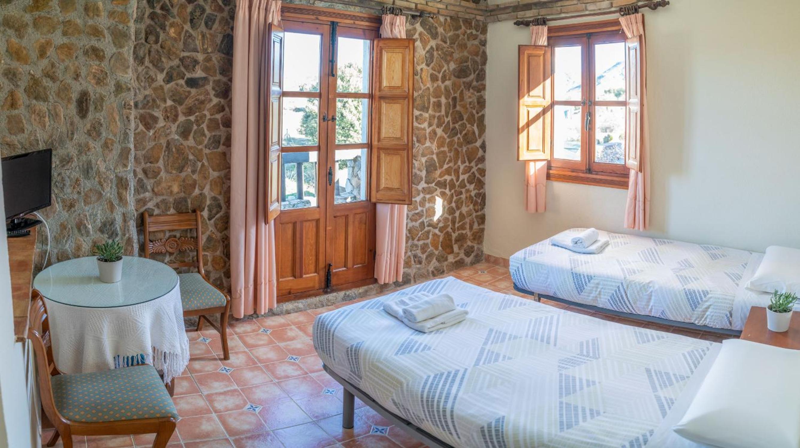 Double or Twin Room - Photo 3