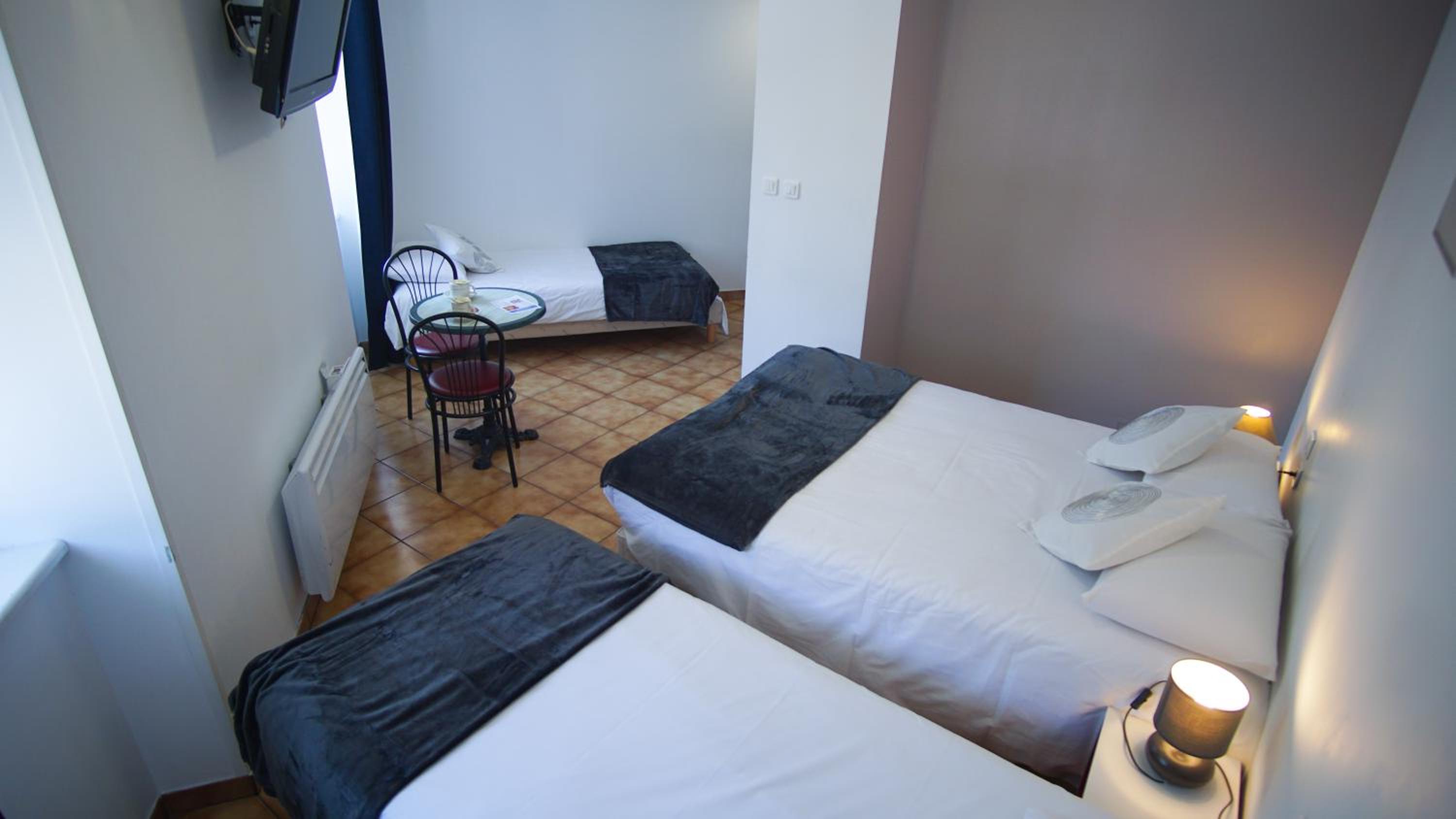 Quadruple Room - Photo 1