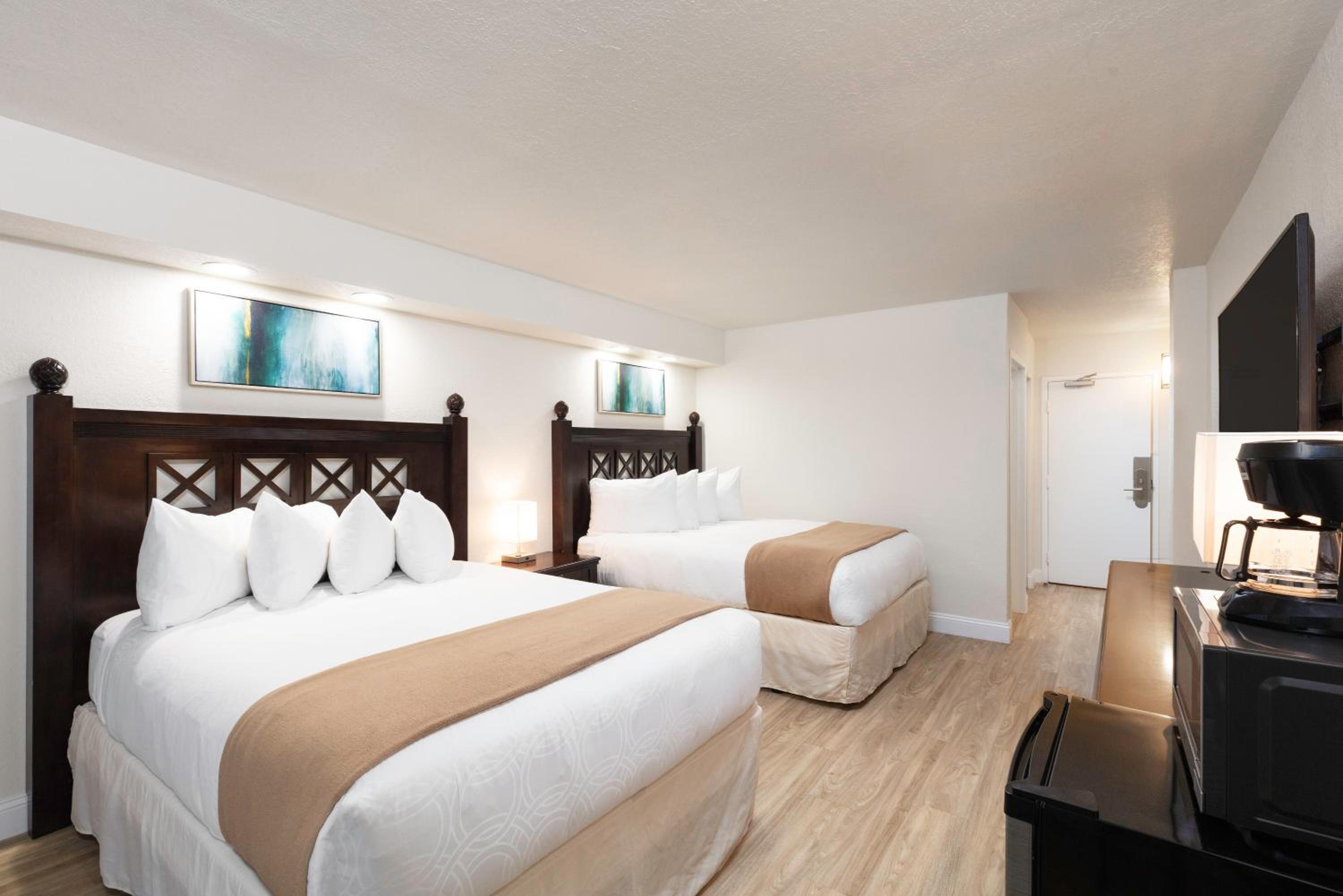Double Amusement Park View Guestroom