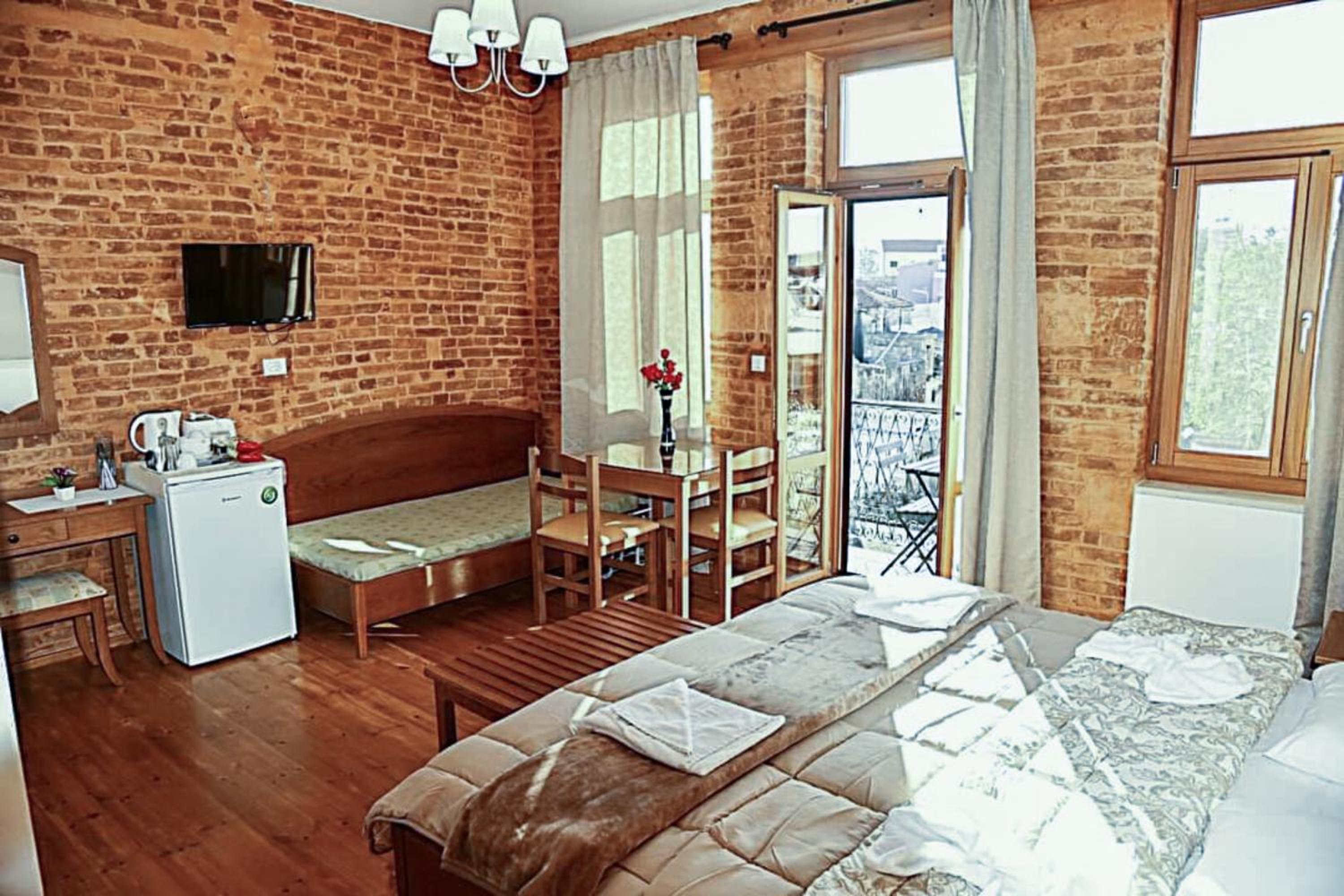 Deluxe Double Room with Side Sea View