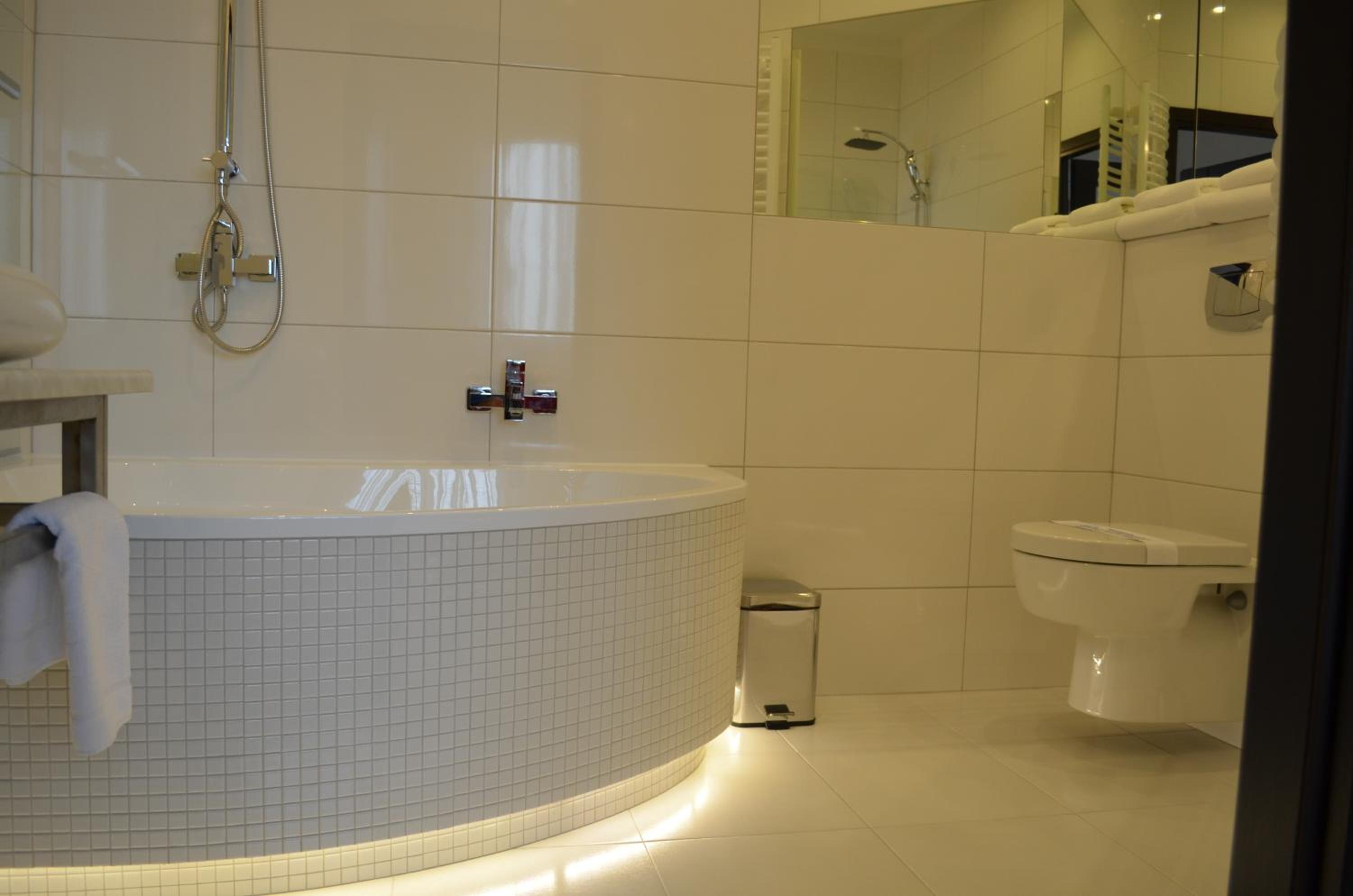 Double Room with Bath - Photo 4