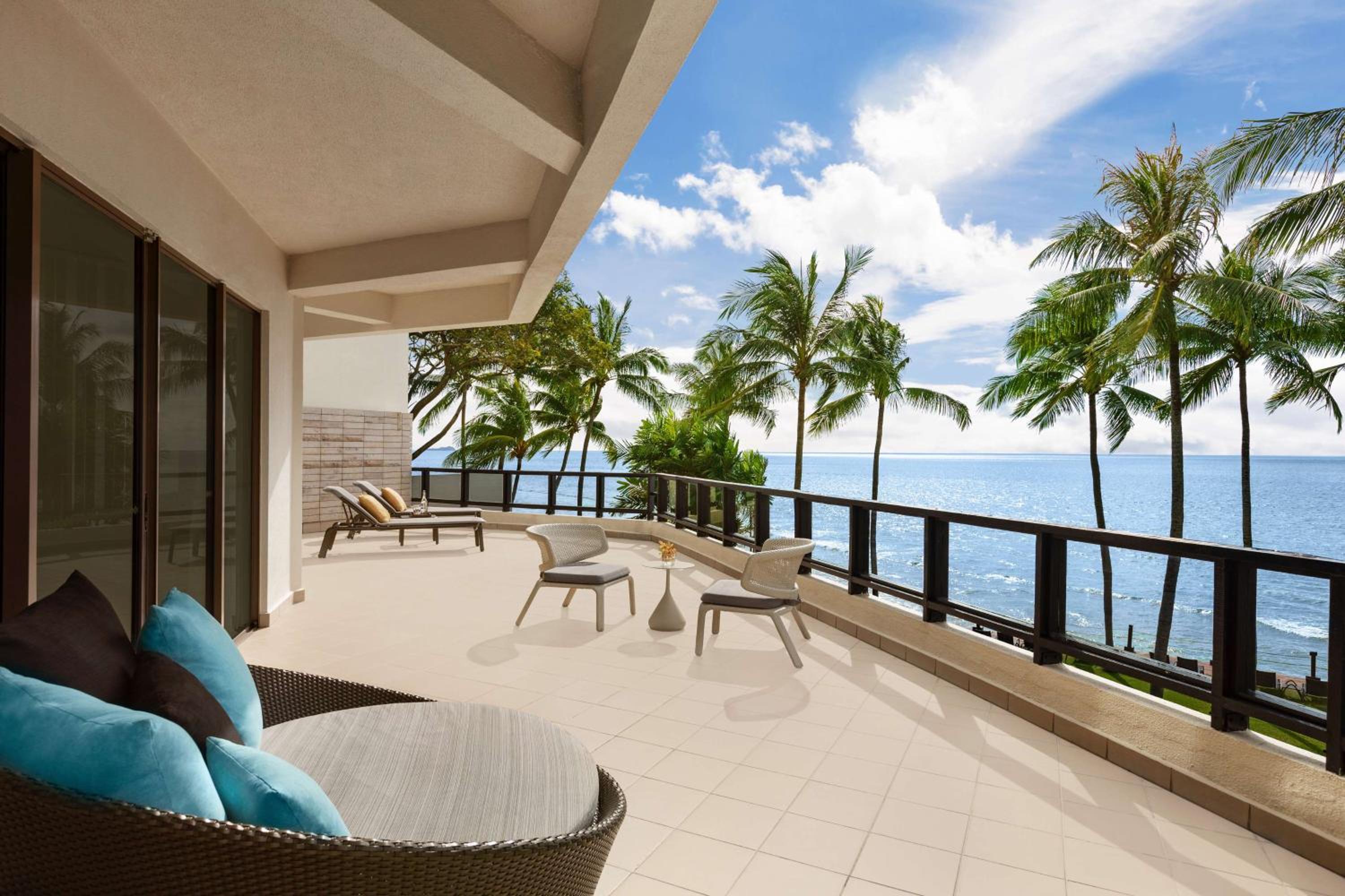 Tanjung Deluxe Suite with Sea View - Photo 9