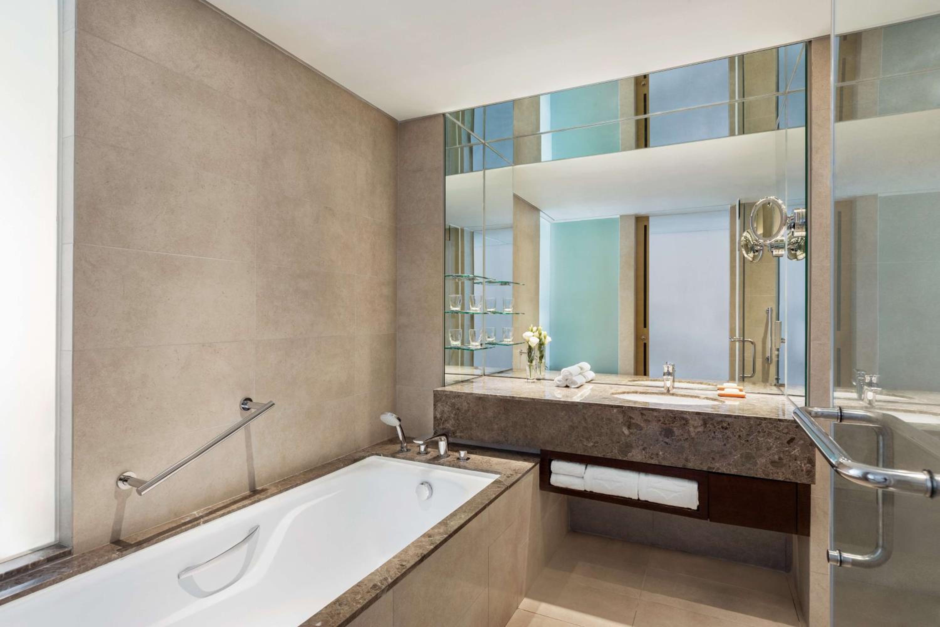 Tanjung King Room with Sea View - Photo 9