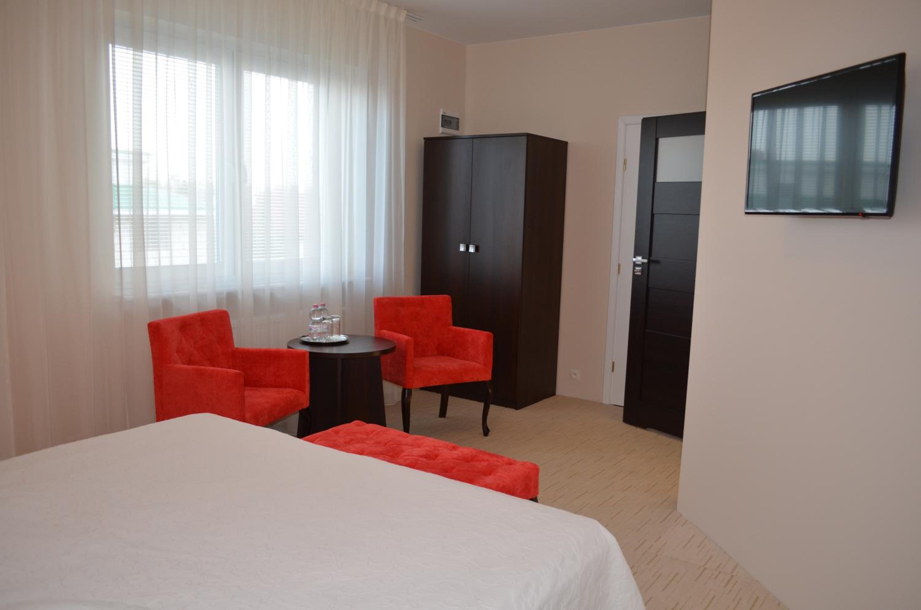 Double Room with Bath - Photo 2