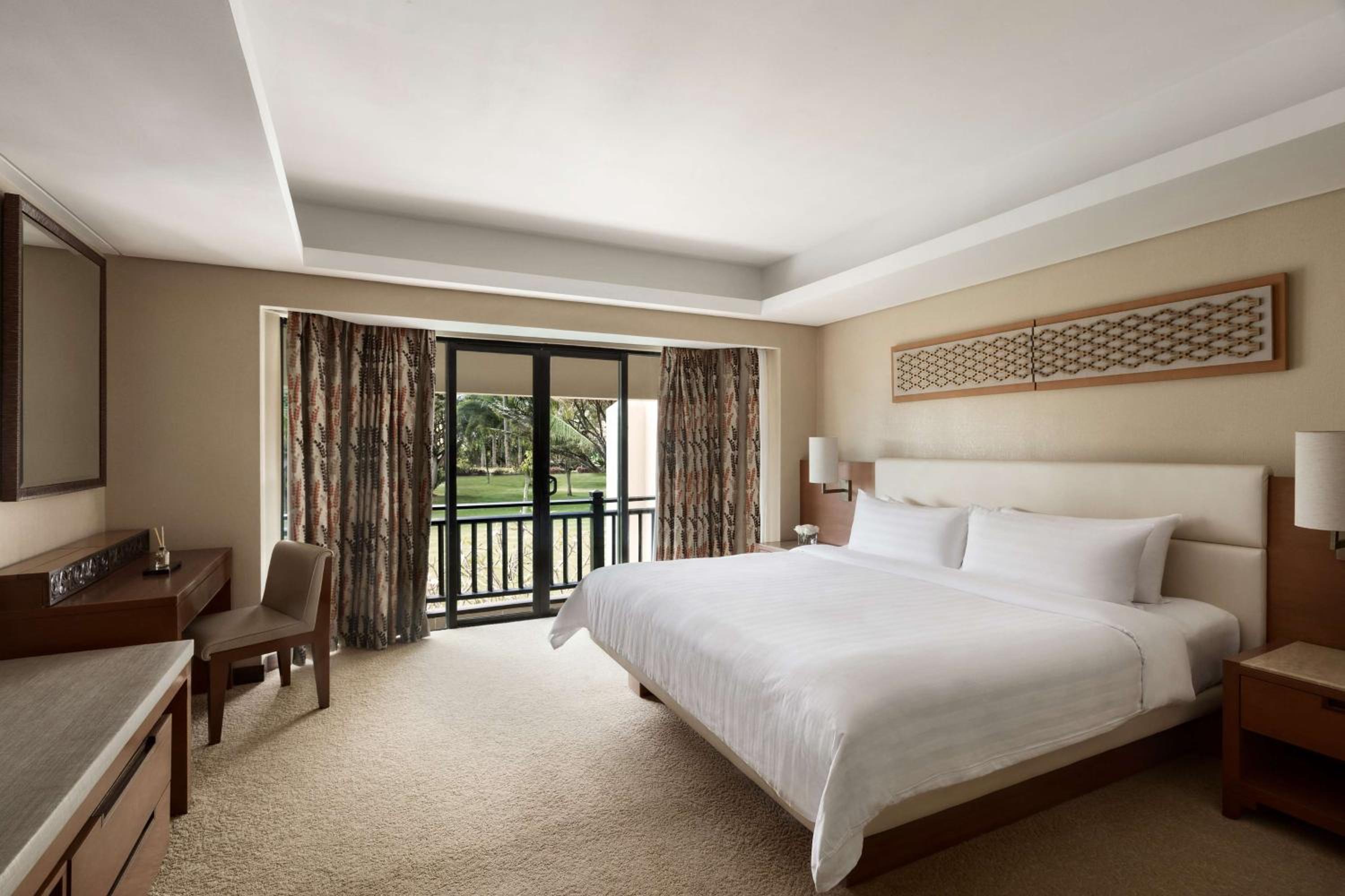 Garden Wing Executive Suite - Photo 2
