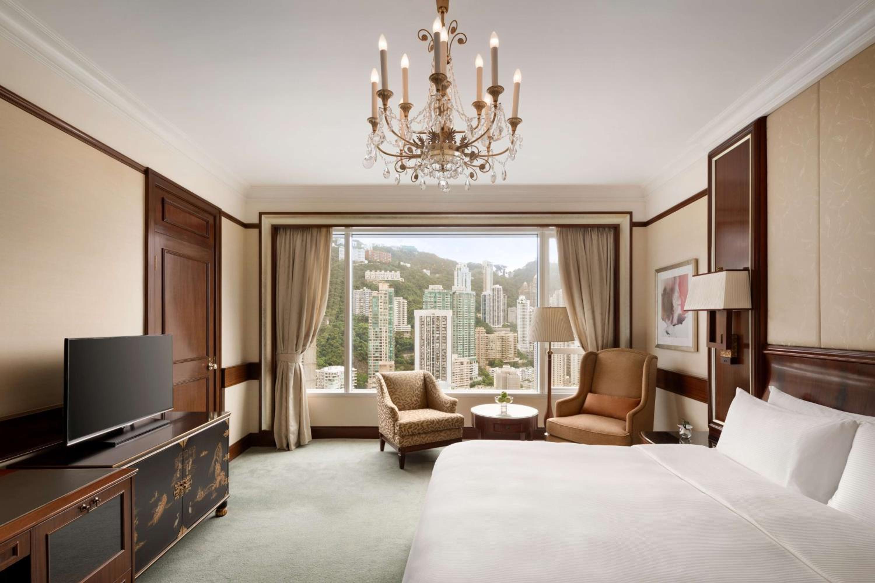 Island Shangri-La Deluxe Peak View King Room