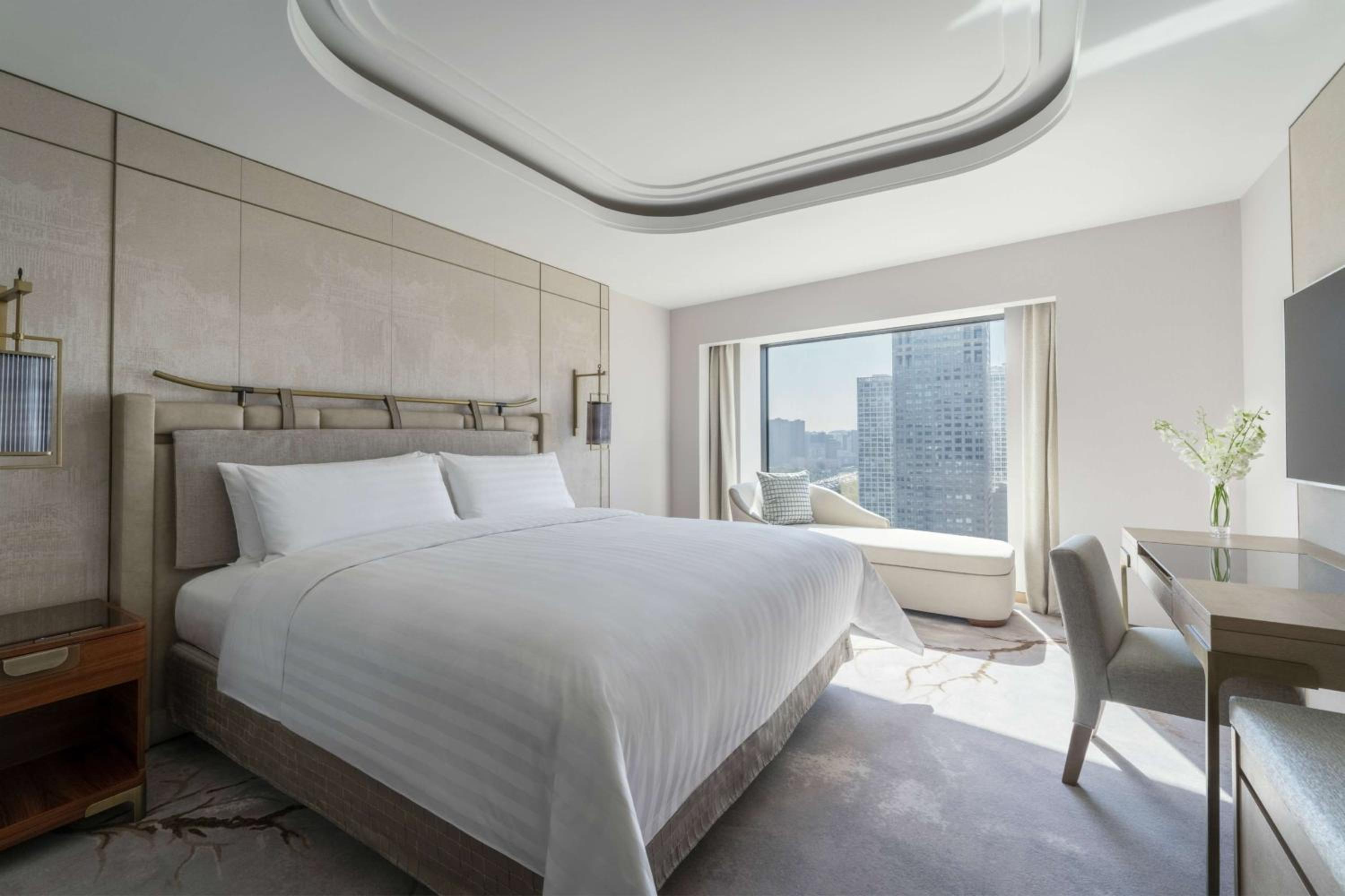 Horizon Deluxe King Room - Photo 1