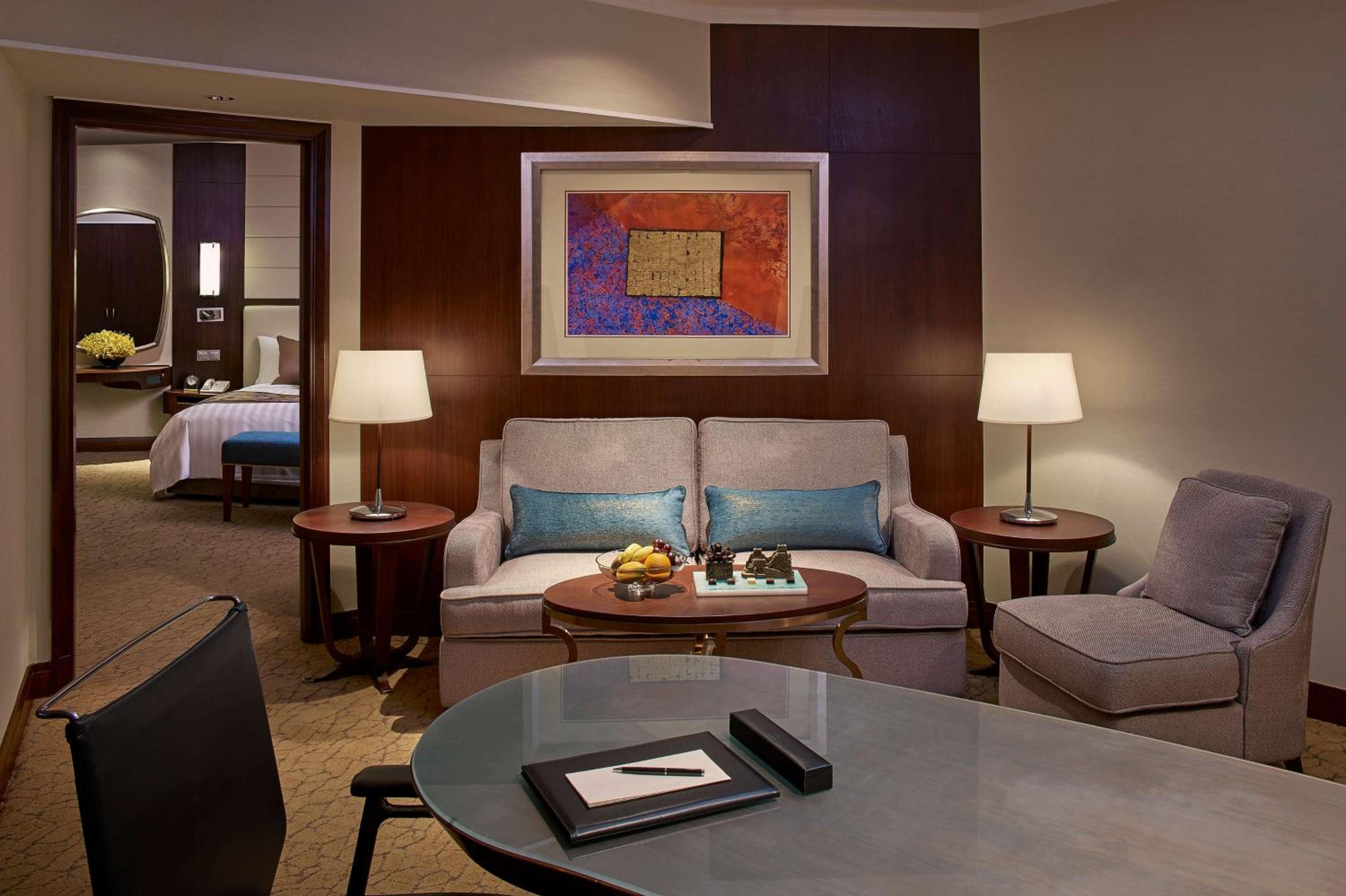 Executive Suite - Photo 3