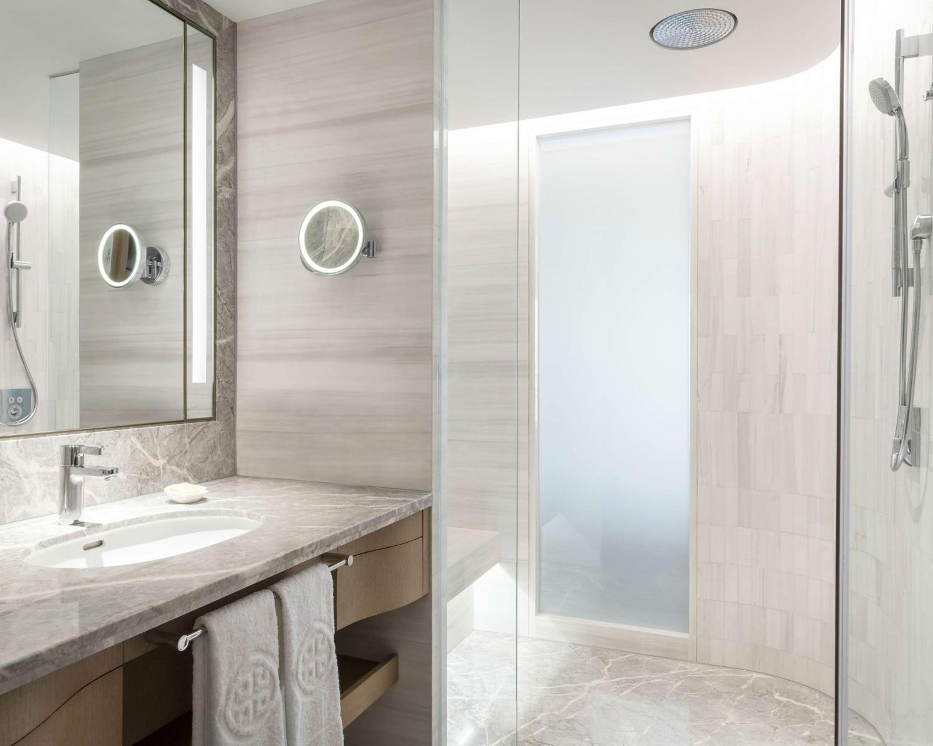 Horizon Deluxe King Room - Photo 6