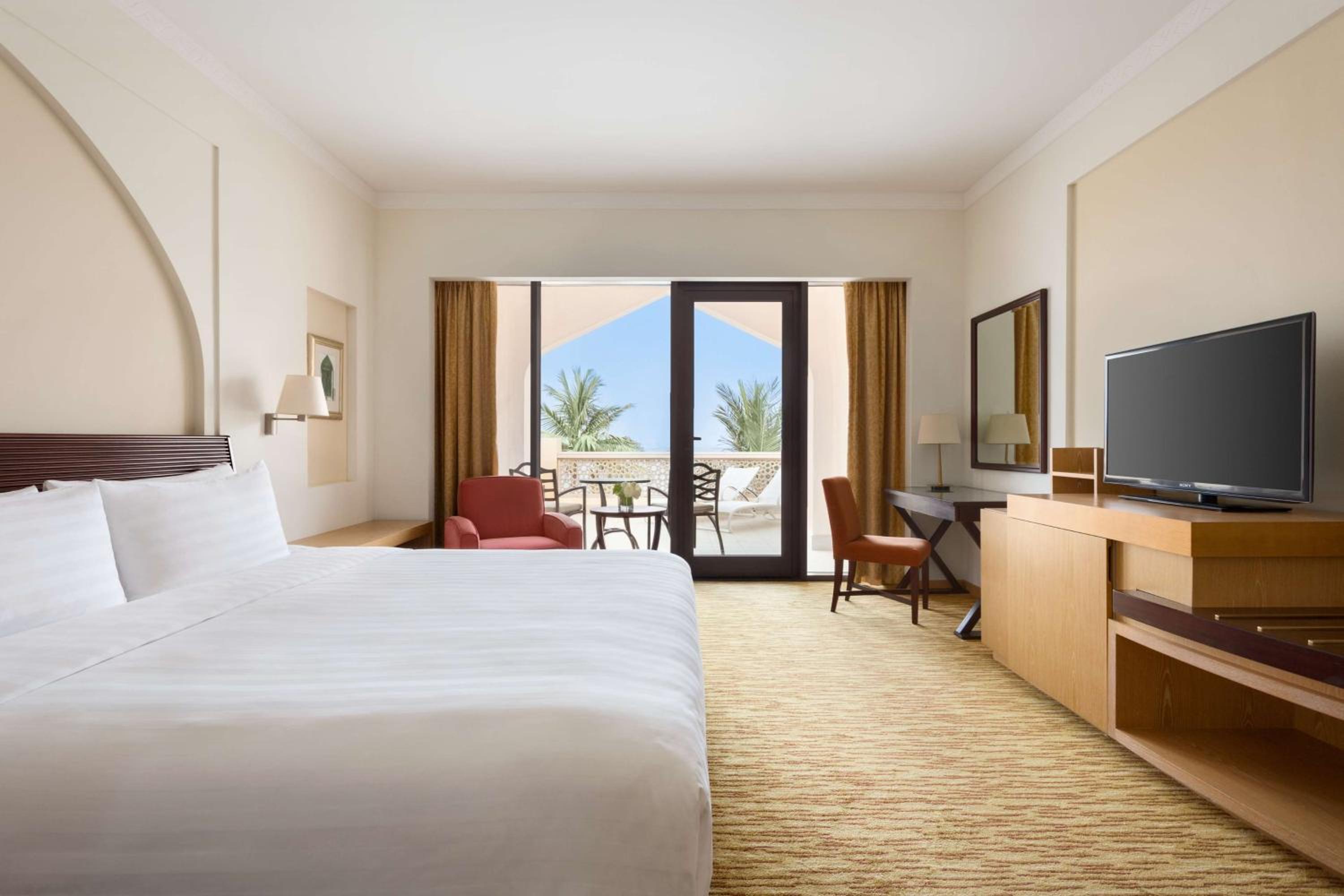Al Bandar Deluxe - King bed photo 1
