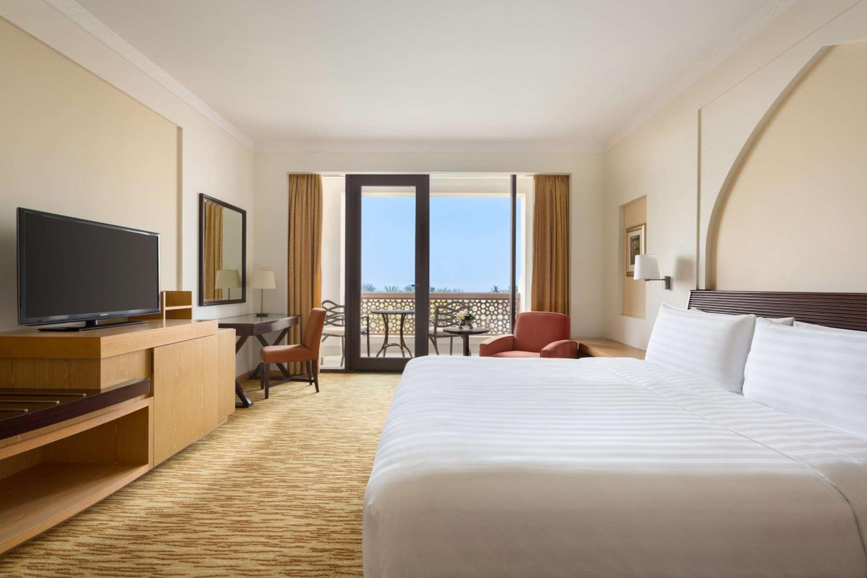 Al Bandar Deluxe Sea View - King bed - Photo 1