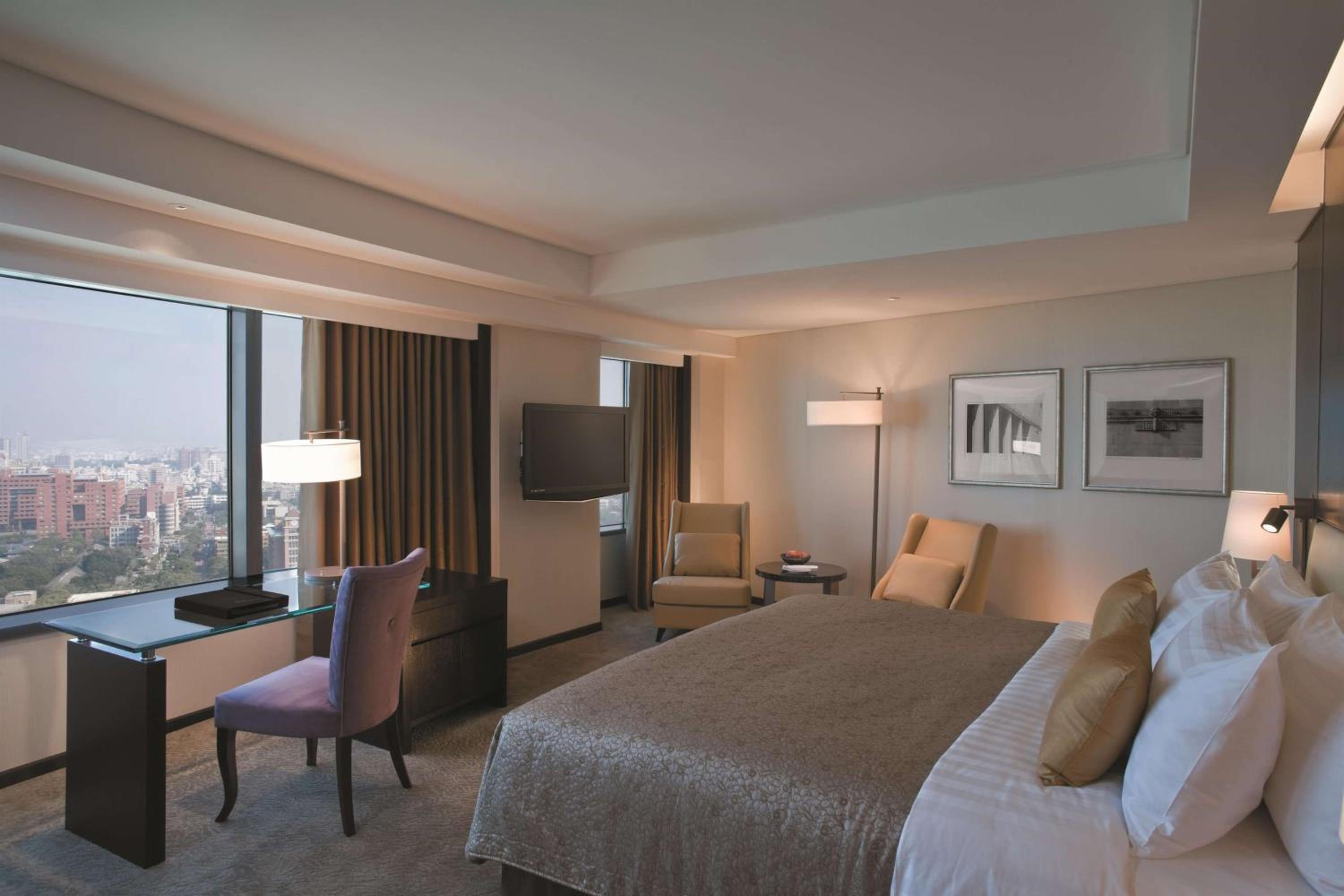 Superior King Room photo 2