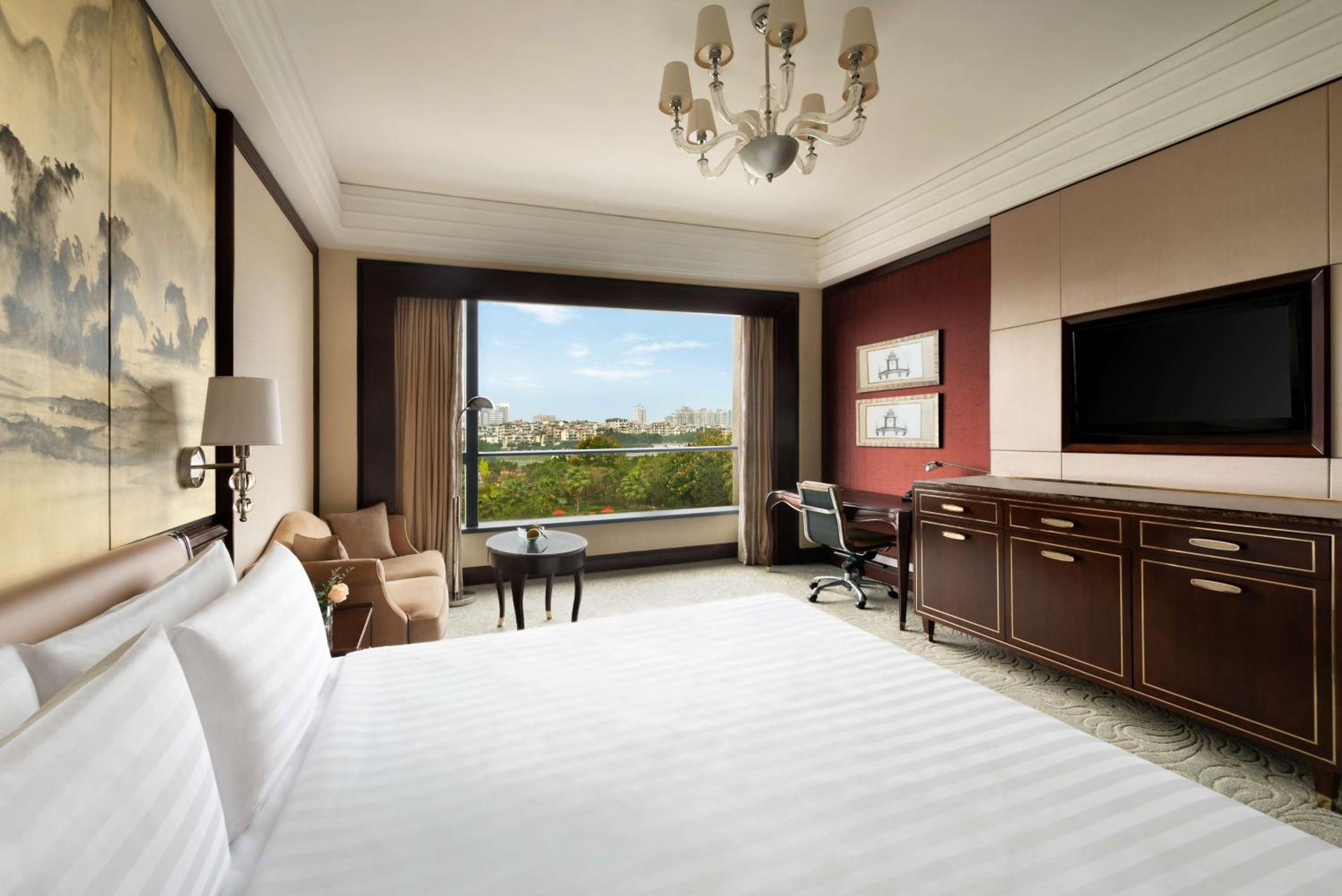 Deluxe King Room with River View photo 3