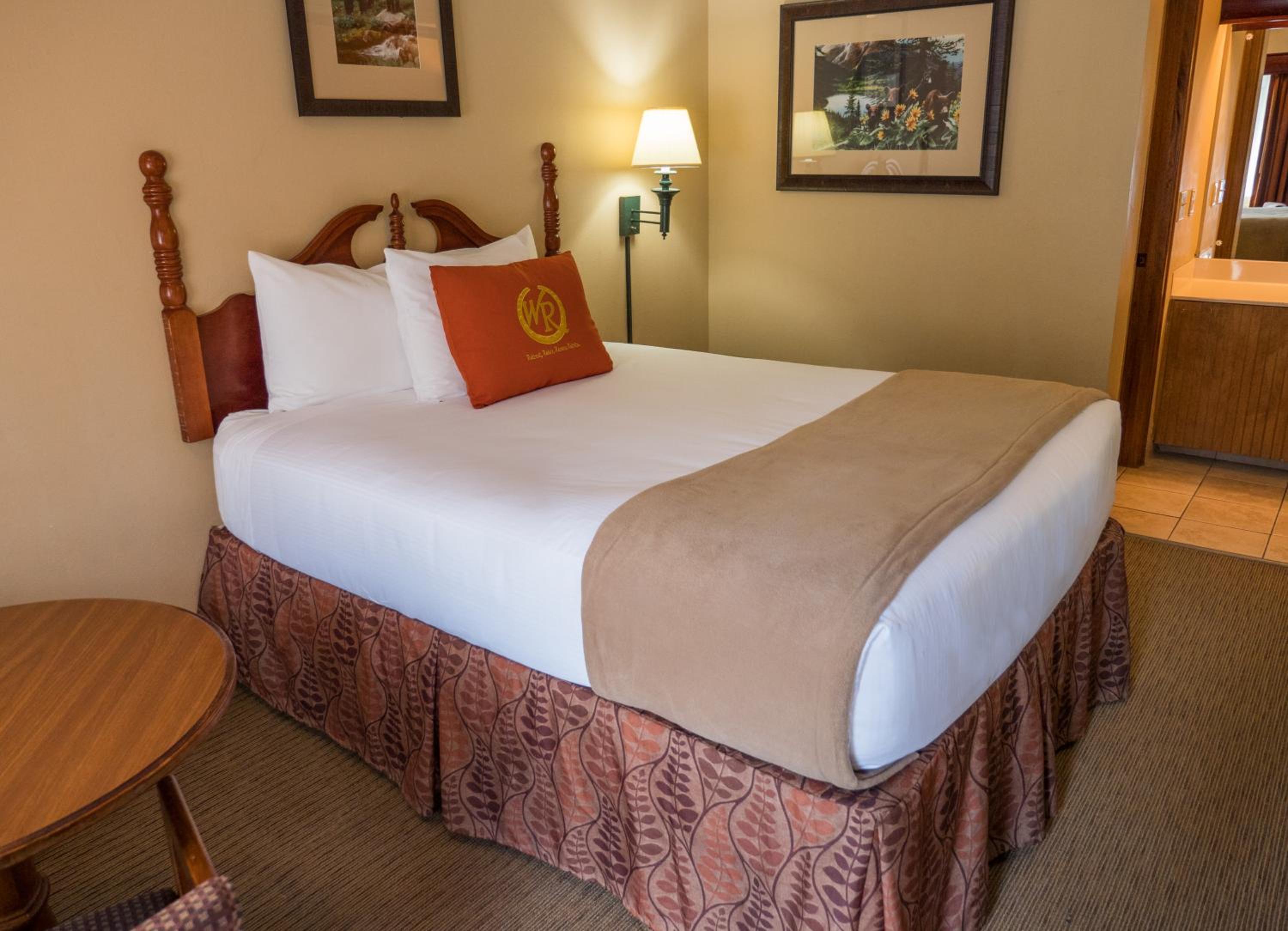 Queen Guestroom - Photo 2