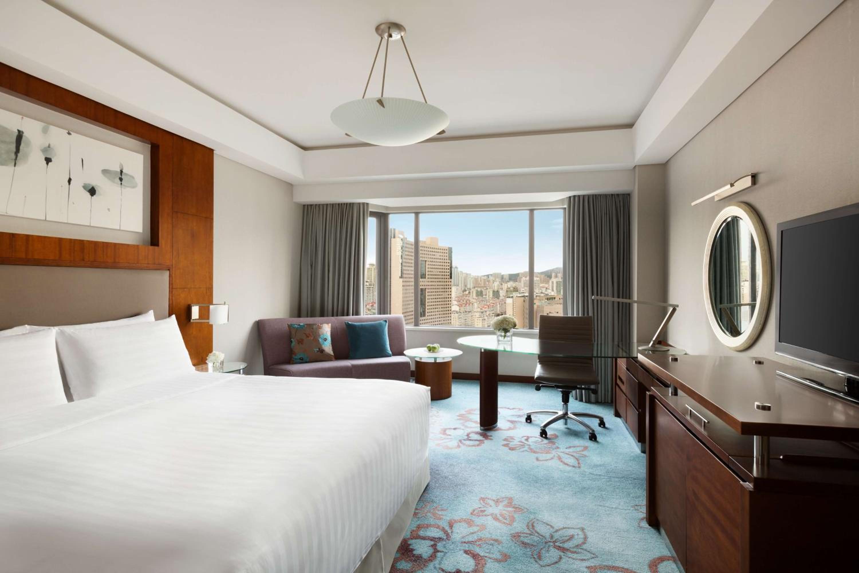 Deluxe King Room - City Wing photo 1