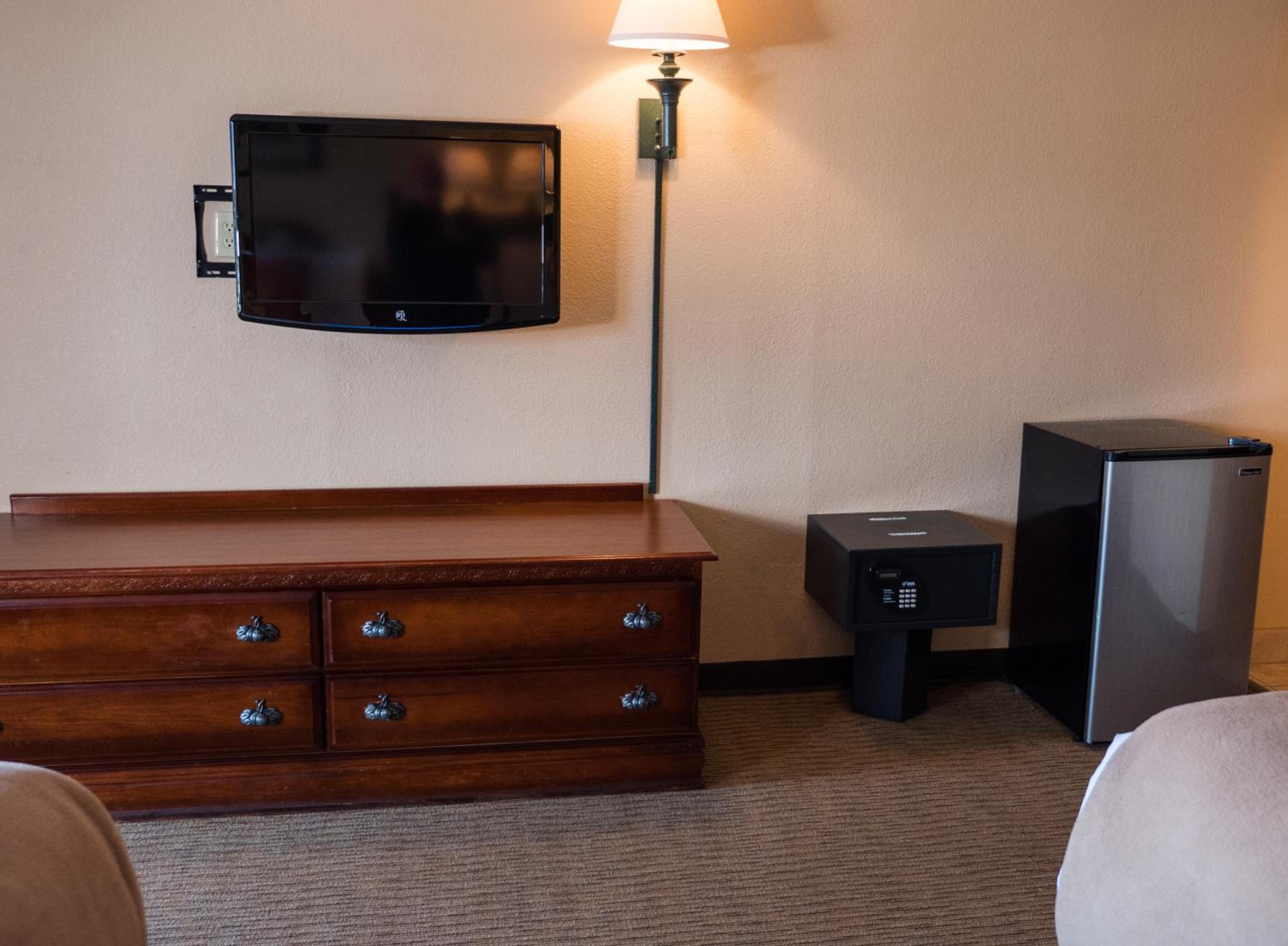 Double Queen Guestroom - Photo 4
