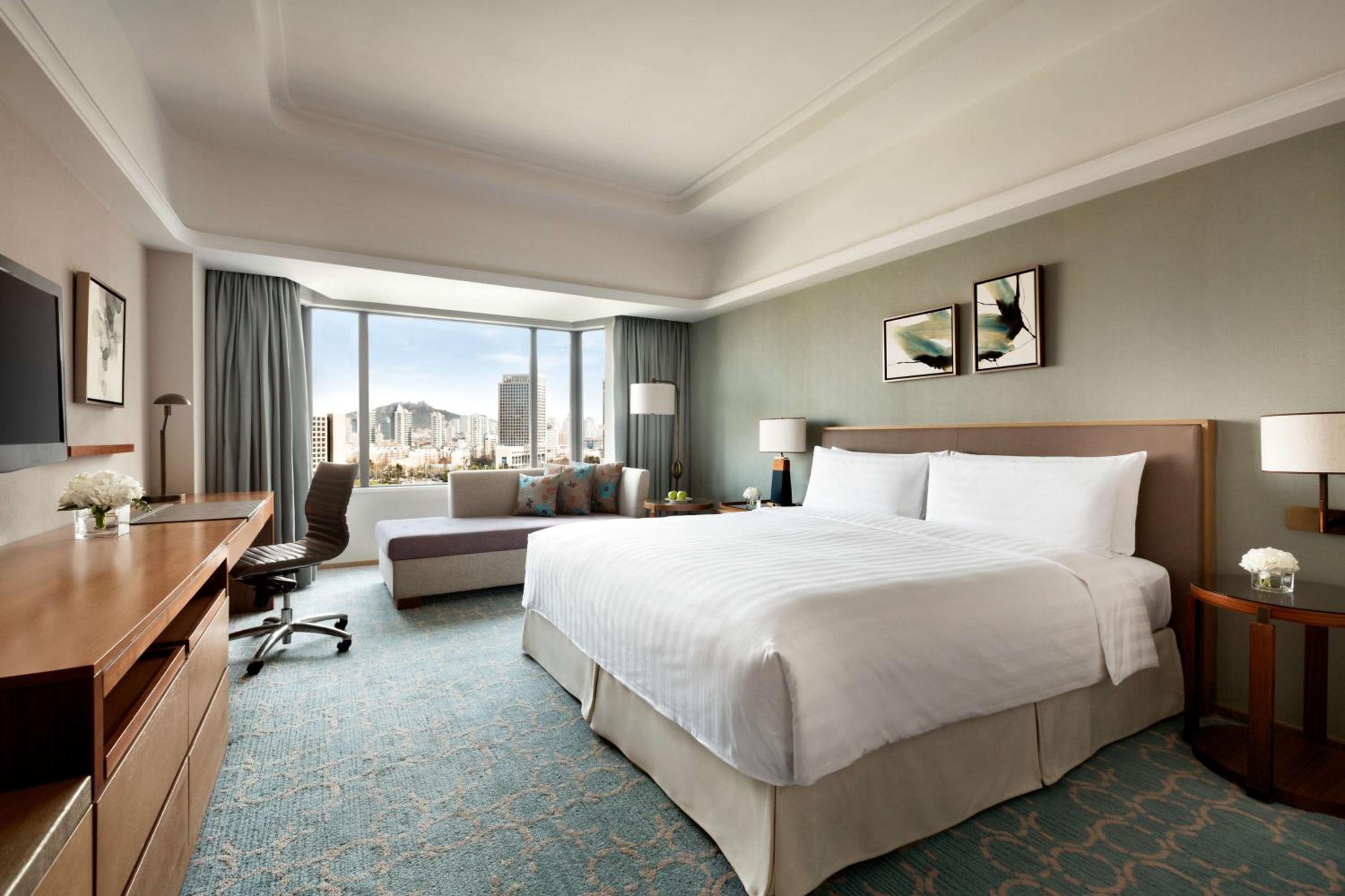 Deluxe Grand King Room - City Wing  photo 1
