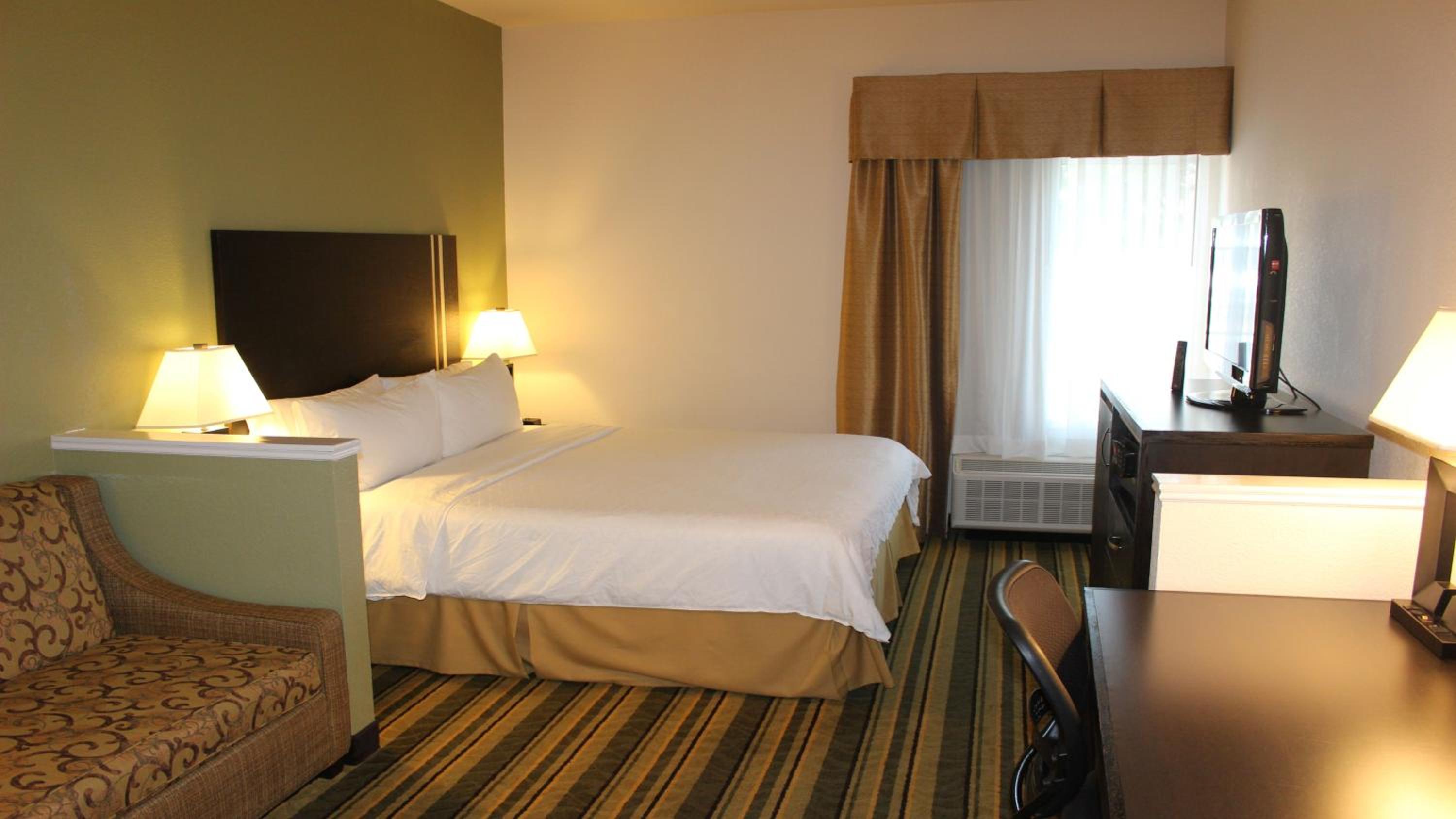Standard King Room - Photo 1