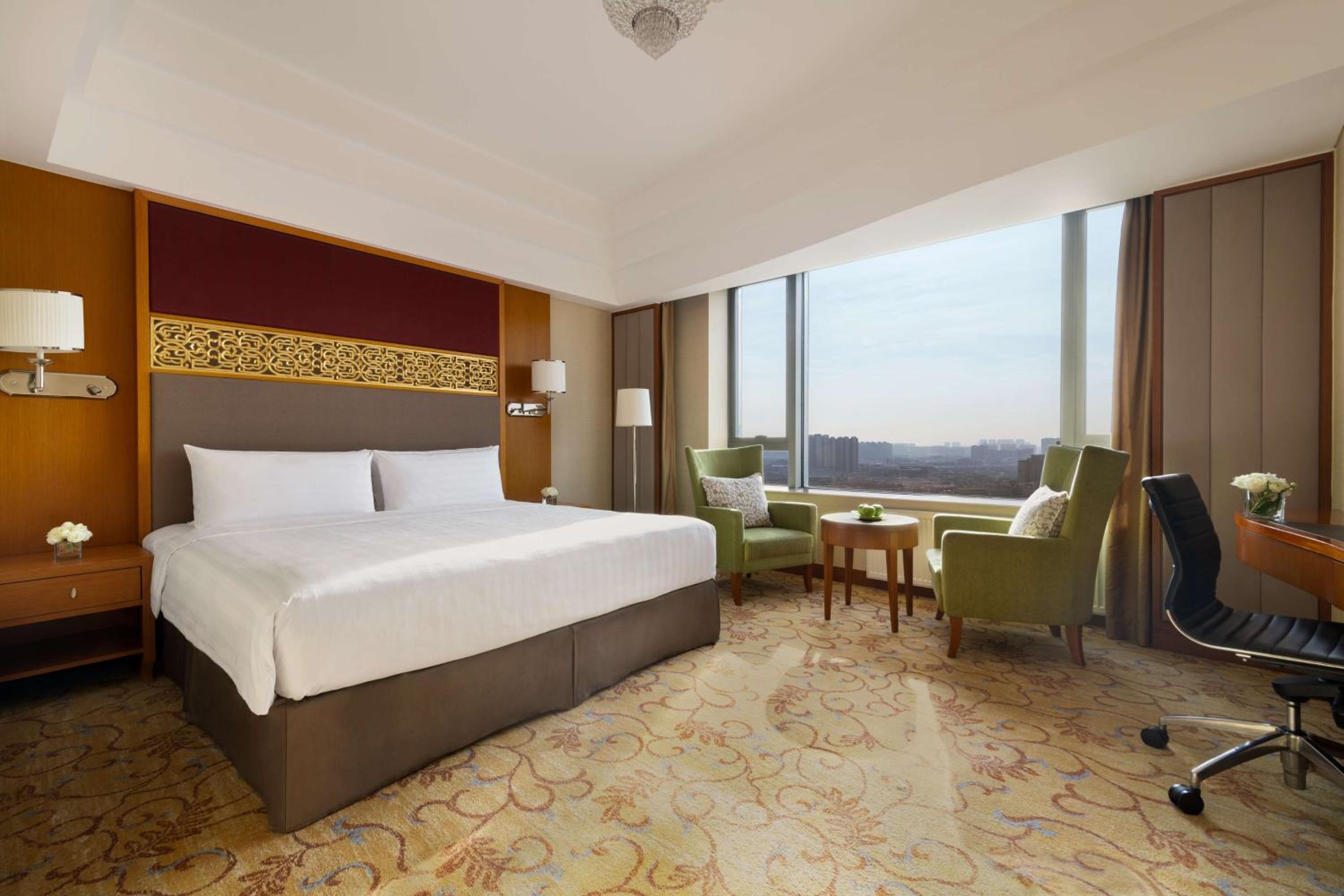 Horizon Deluxe King Room