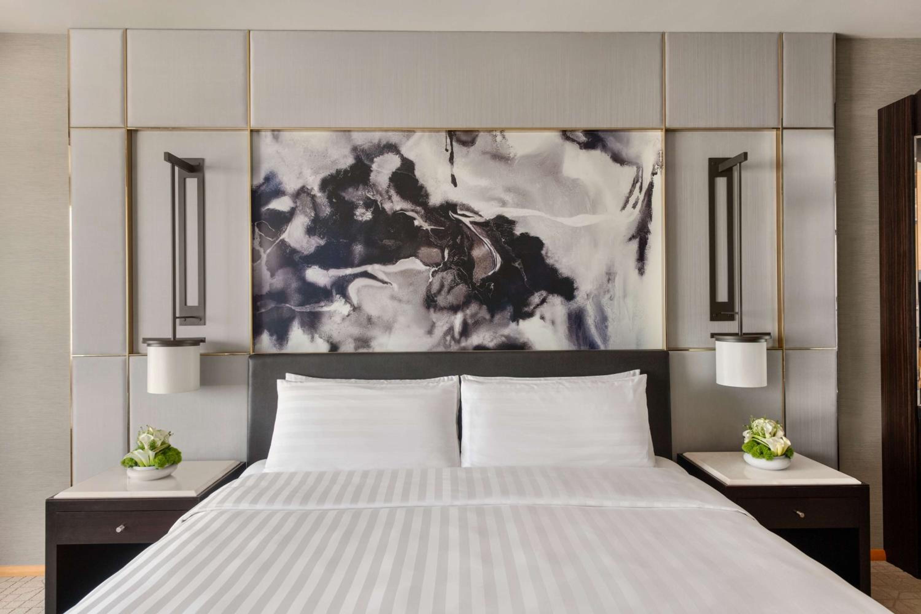 Deluxe King Room with Burj Khalifa View photo 1