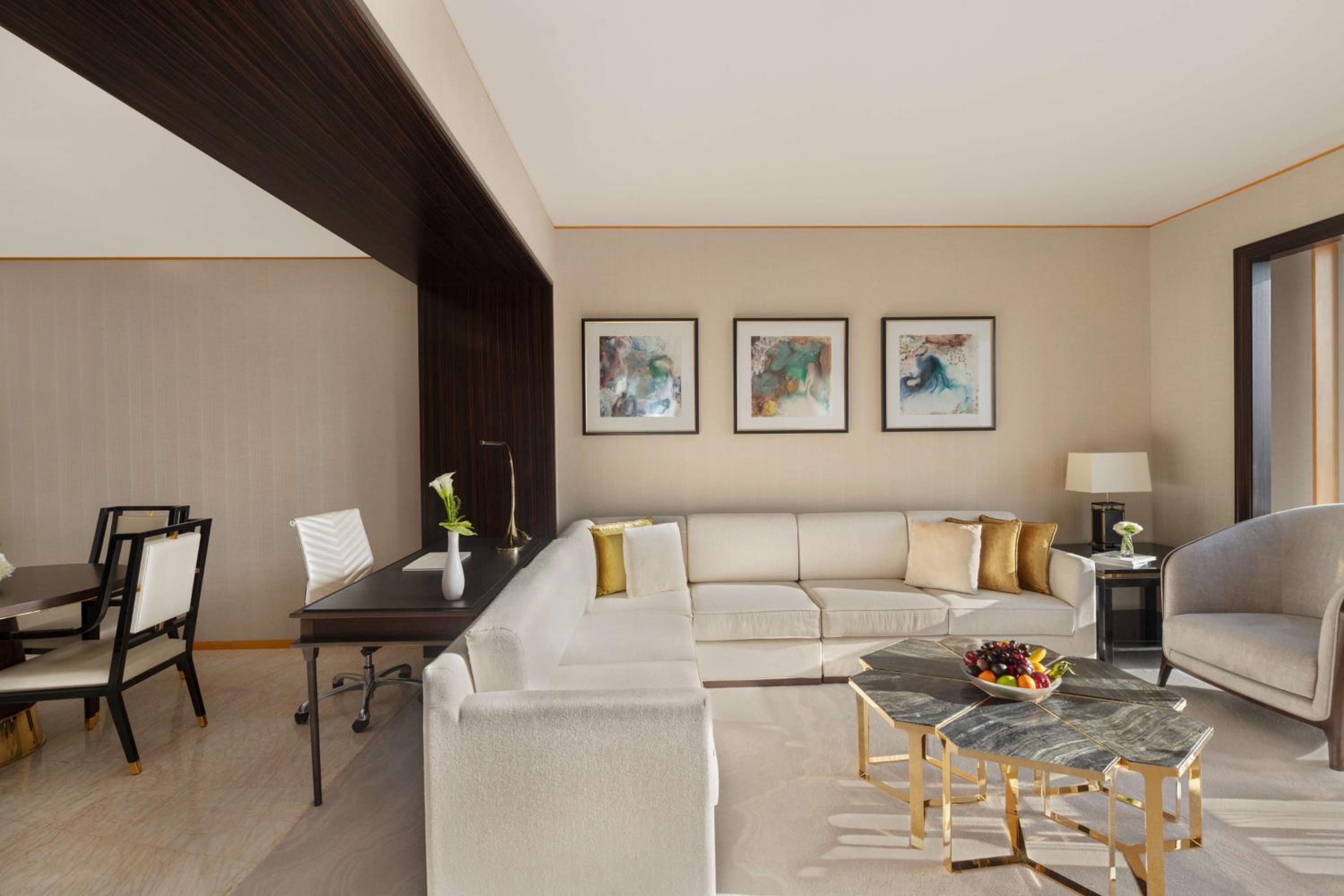 One-Bedroom Club Suite - Lounge Access Including Afternoon Tea, All Day Soft Beverages, Evening Sundowners & Canapes  photo 1
