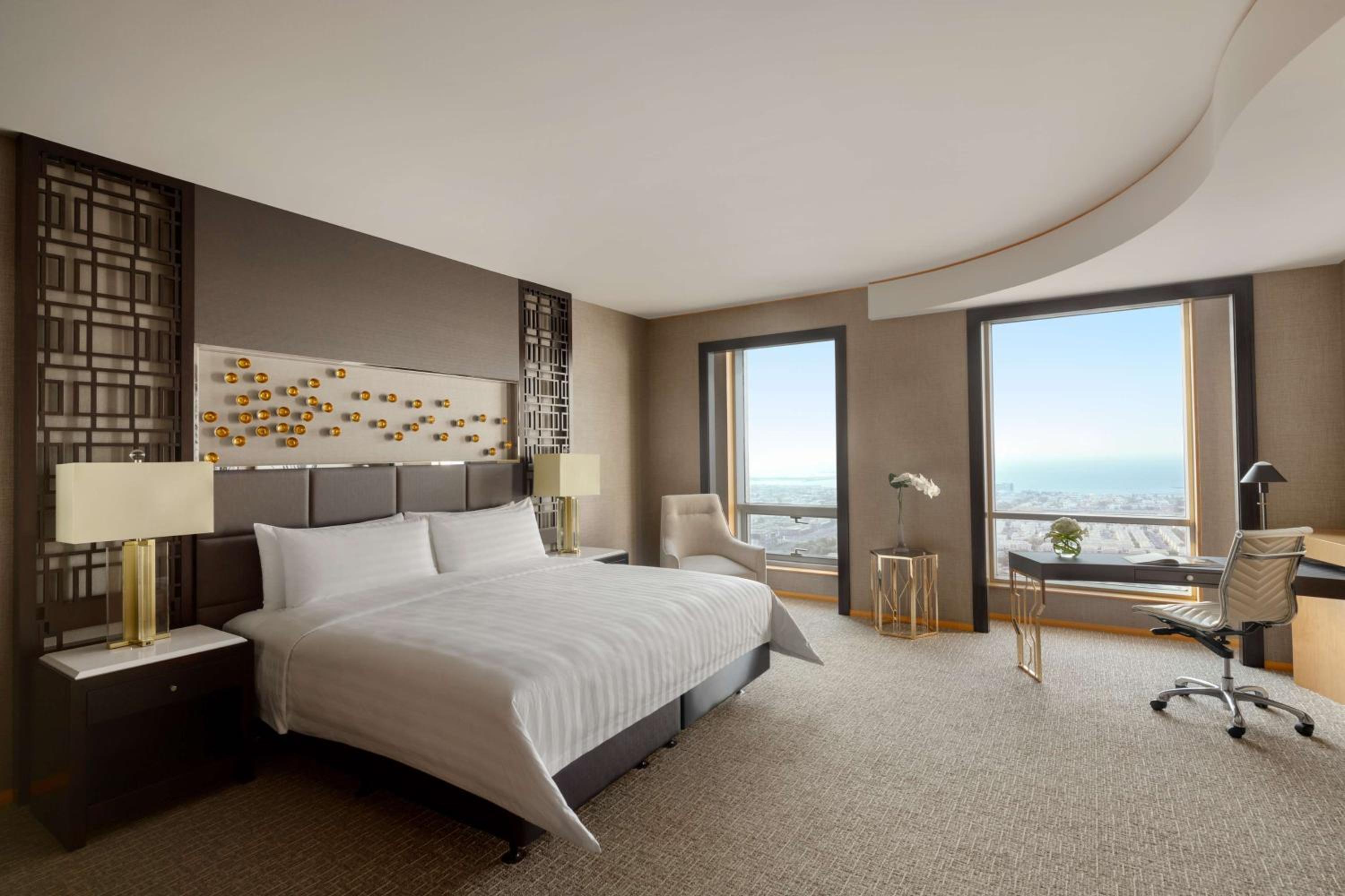 Horizon Executive Room - Lounge Access Including Afternoon Tea, All Day Soft Beverages, Evening Sundowners & Canapes  photo 1