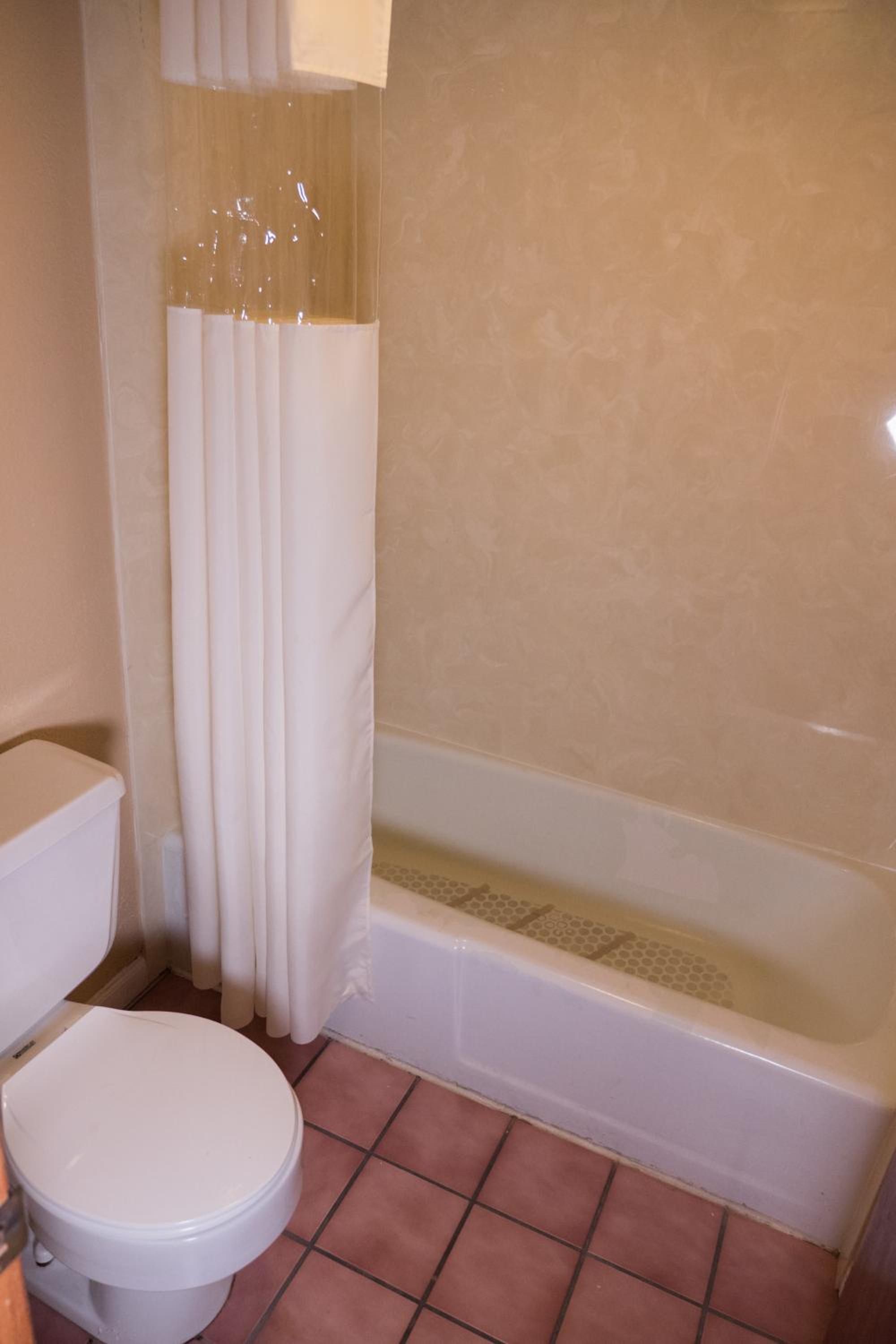 Double Queen Poolside Guestroom - Photo 4