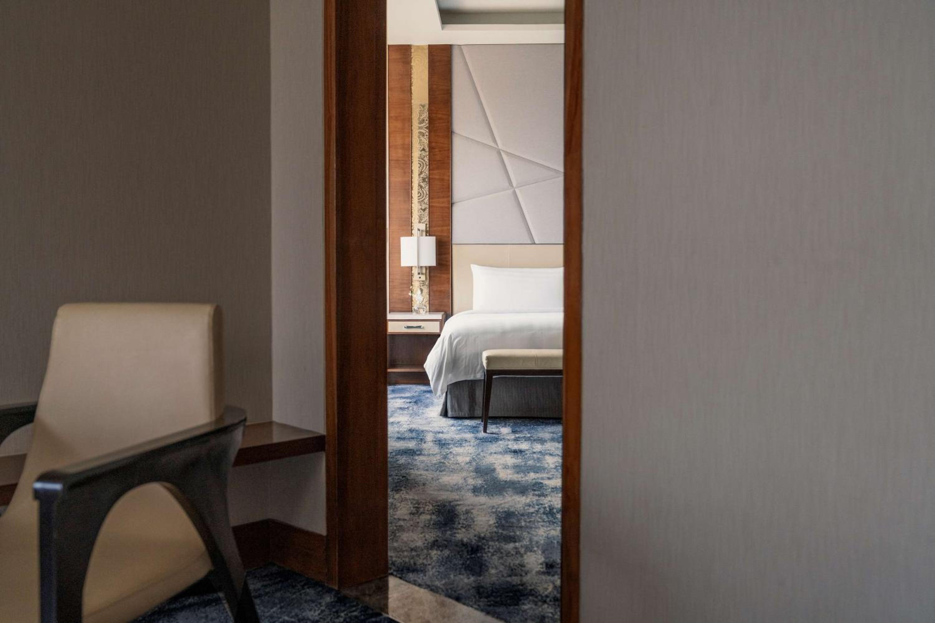 Executive Suite - 10% discount on Food & Soft Beverages & Laundry - Evening cocktails and canapés at the Horizon Club Lounge from 6pm – 8pm - Photo 1
