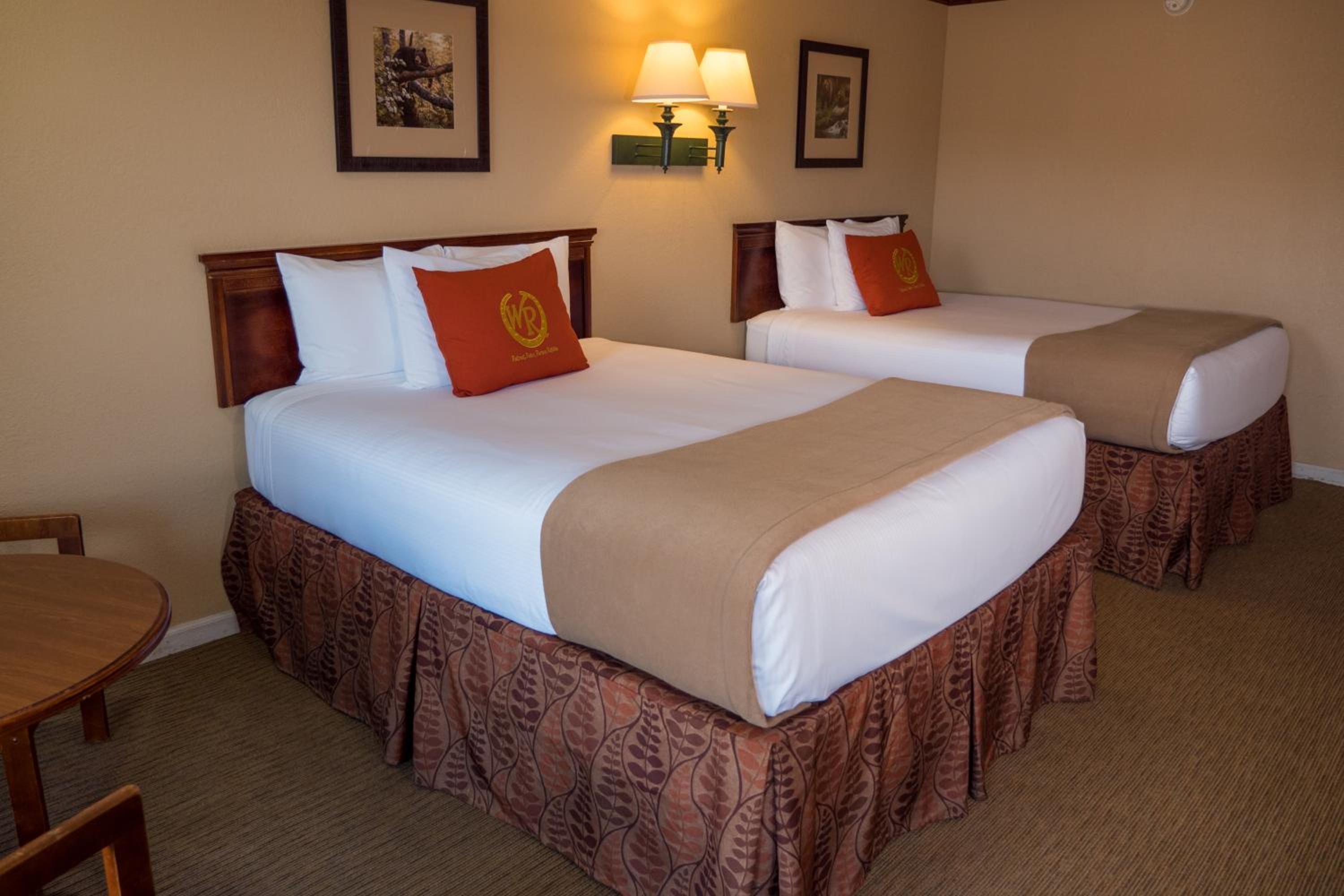 Double Queen Poolside Guestroom - Photo 7