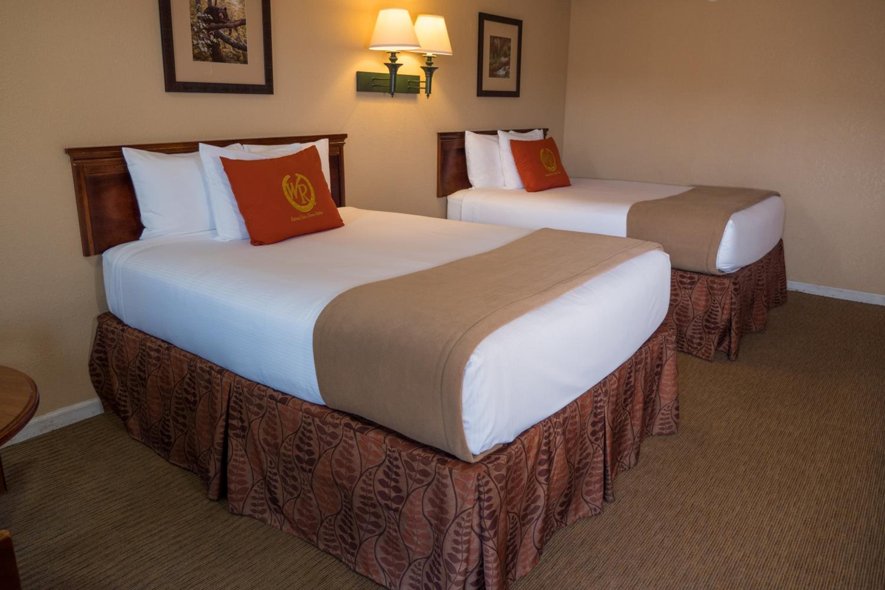 Double Queen Poolside Guestroom - Photo 6
