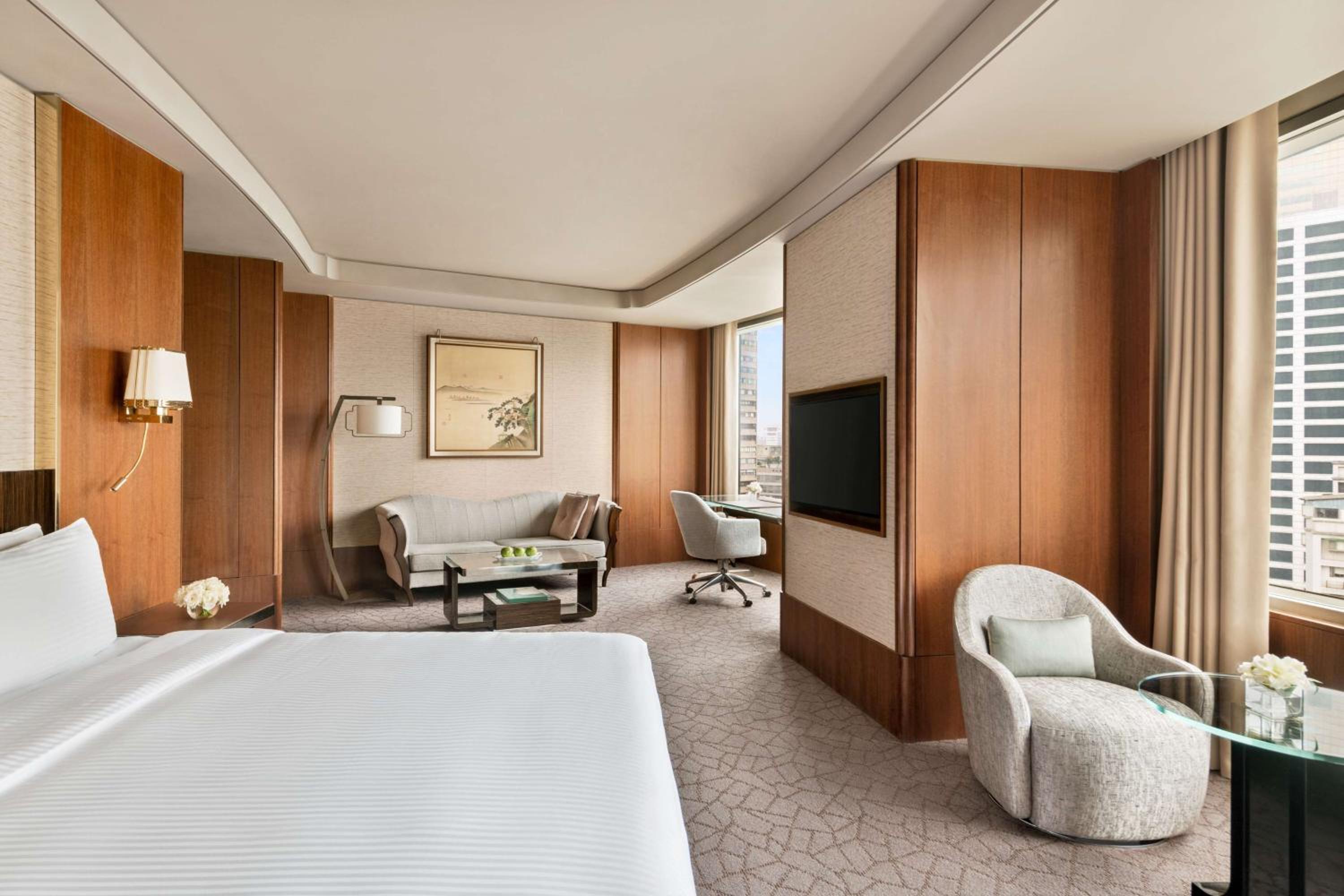 Premier King Room - Photo 1
