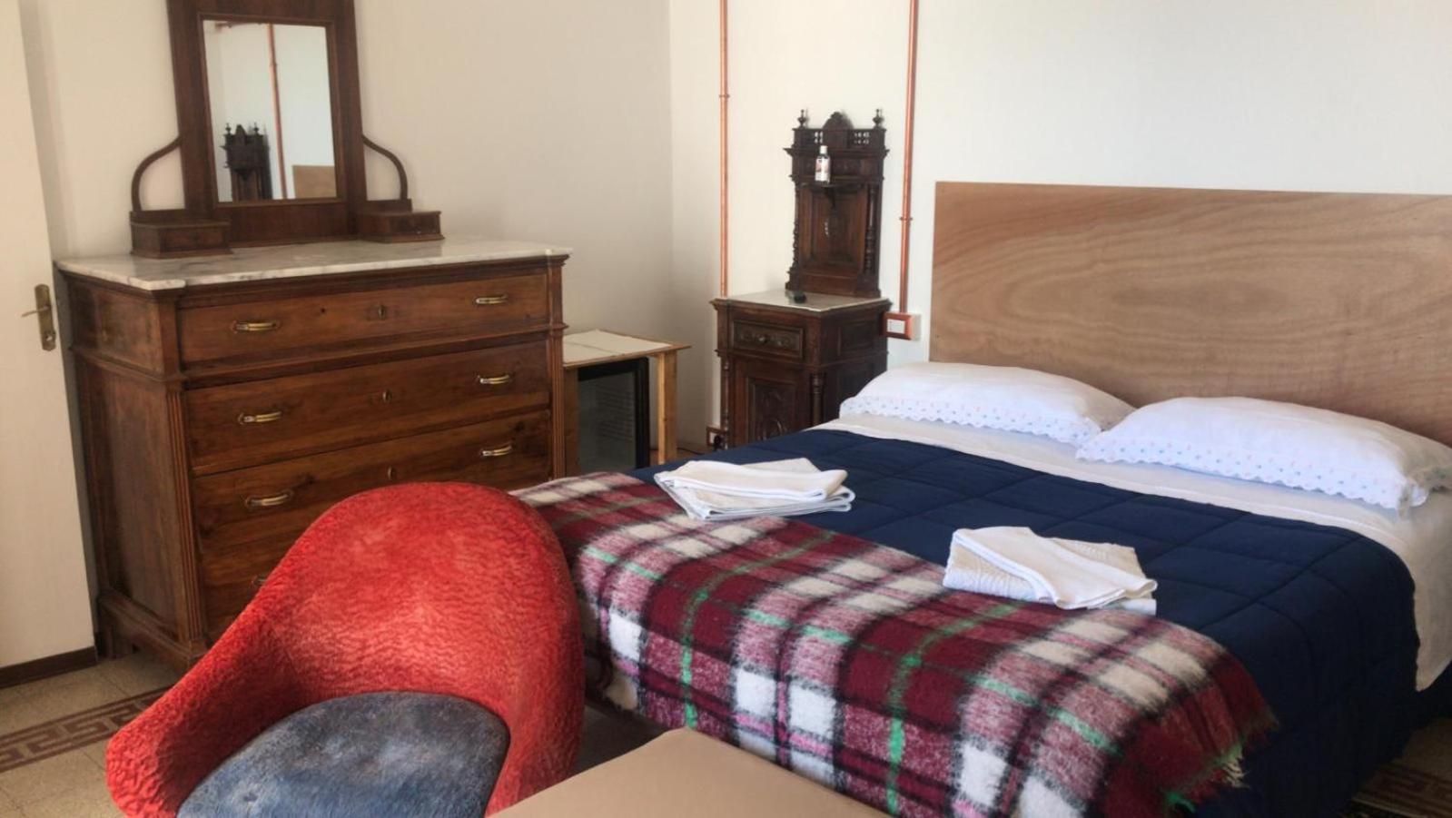 Triple Room with Private Bathroom photo 3
