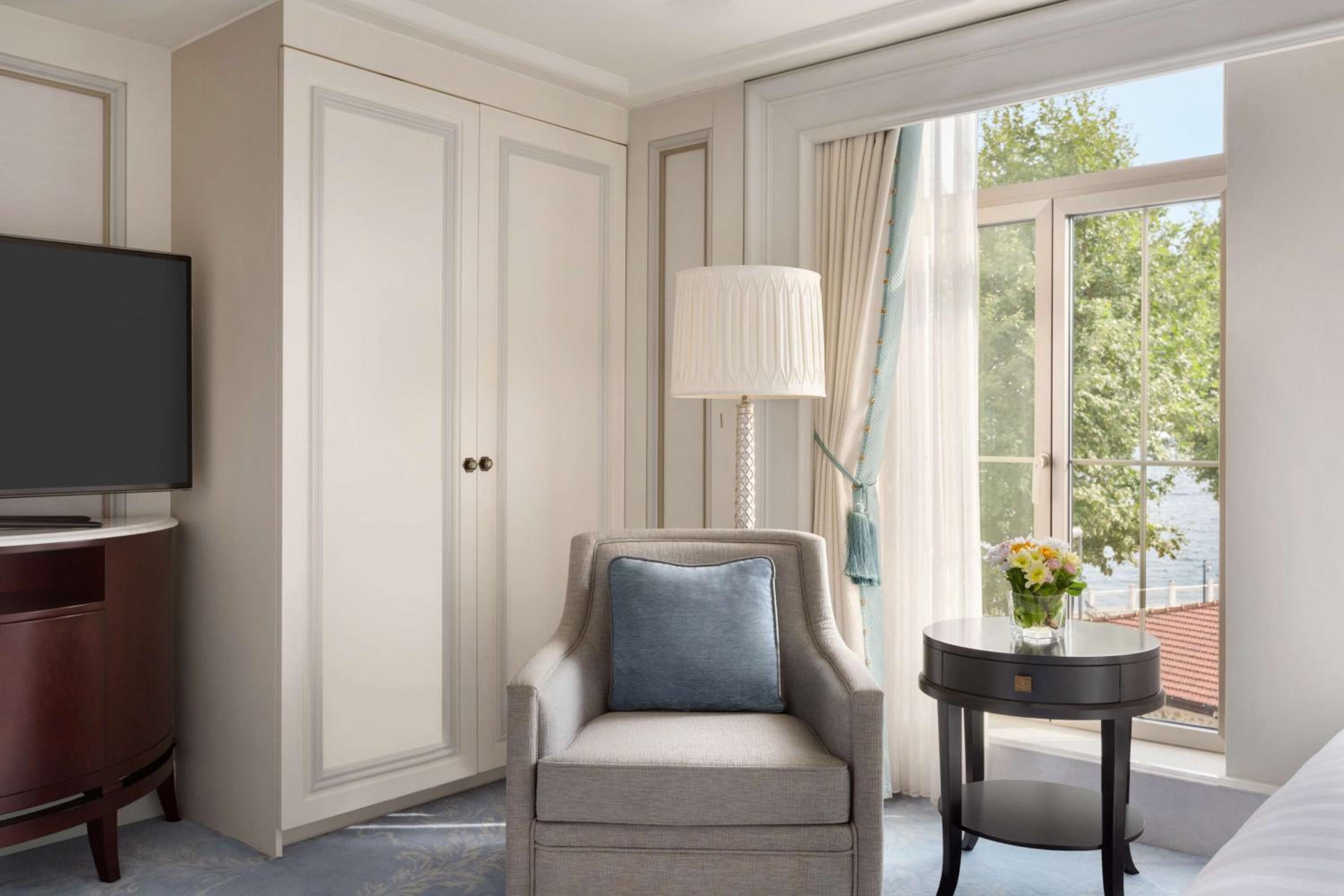 Executive Suite with exclusive Horizon privileges