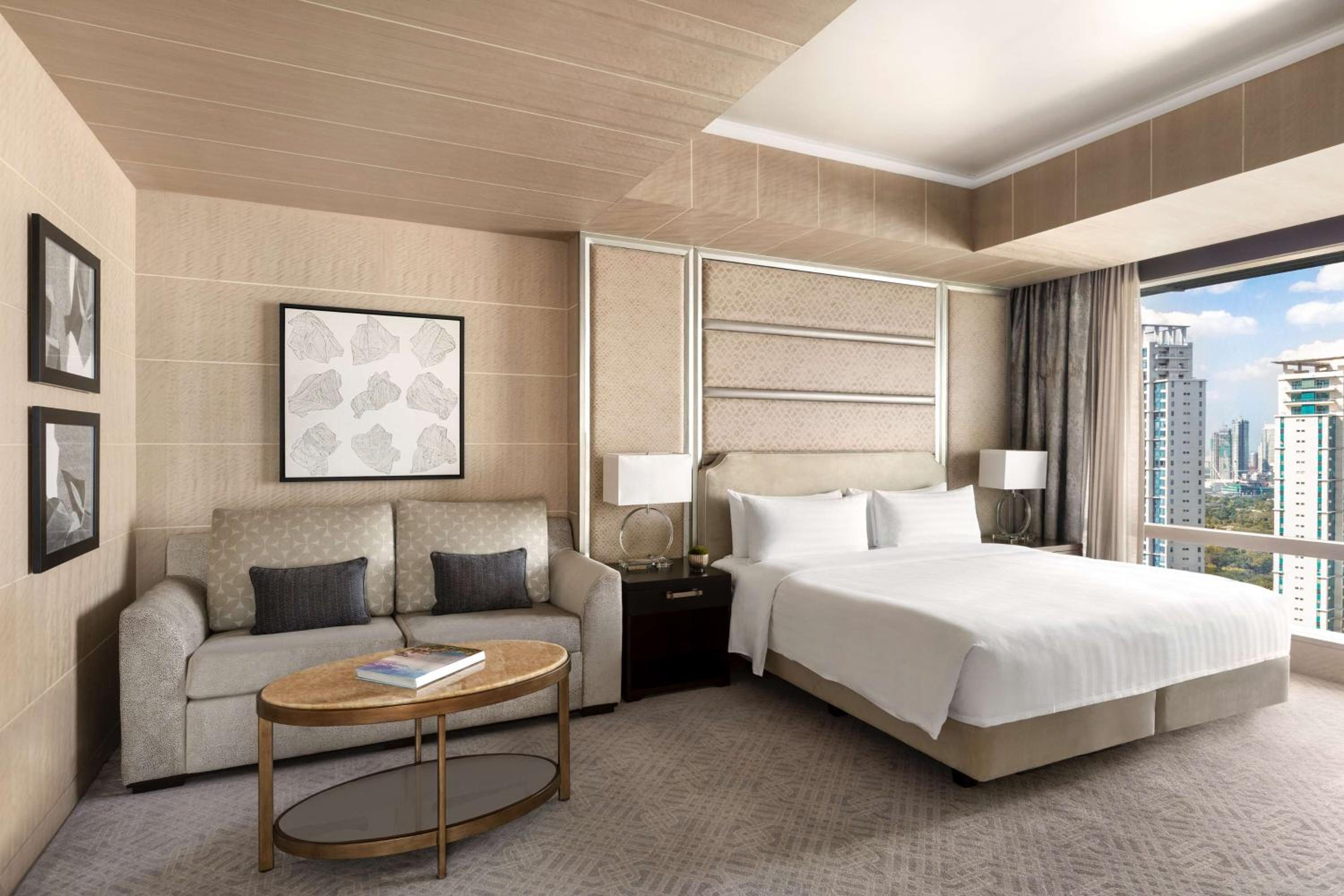 Premier Suite King - Photo 4