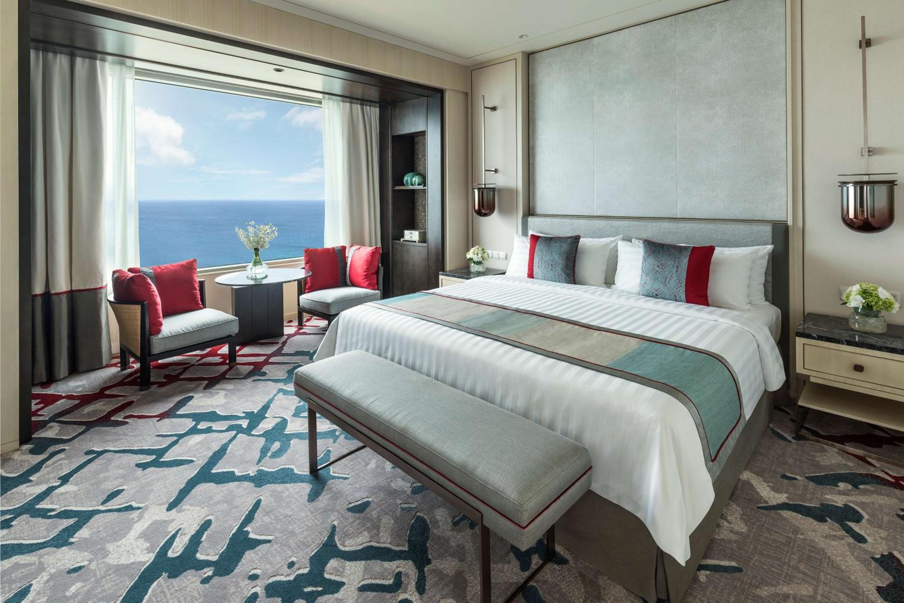 Executive Suite - Lounge Access on 32nd floor including daily breakfast, complimentary daily high tea, happy hour, and canapés.