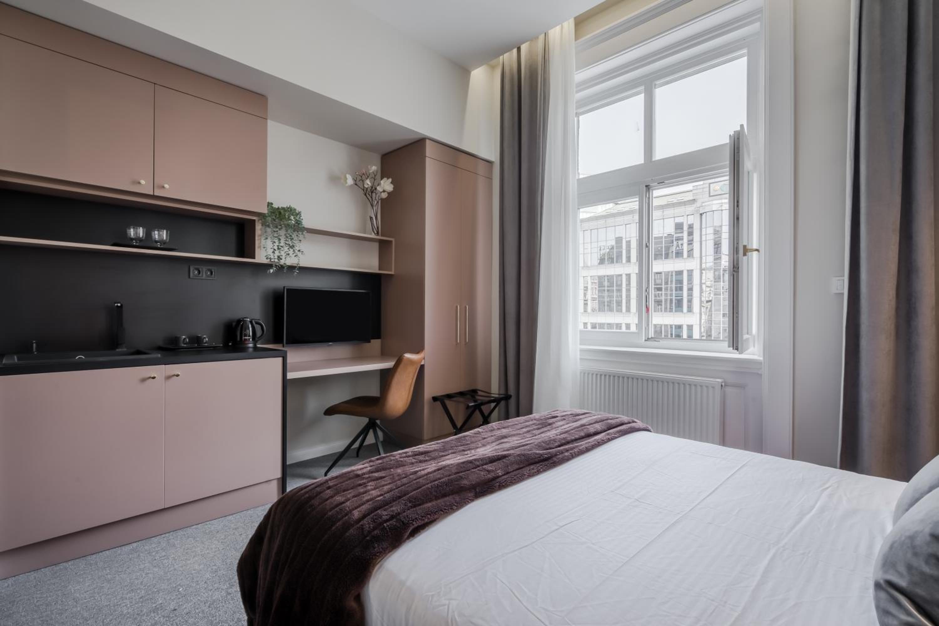 Standard Queen Room - Photo 4