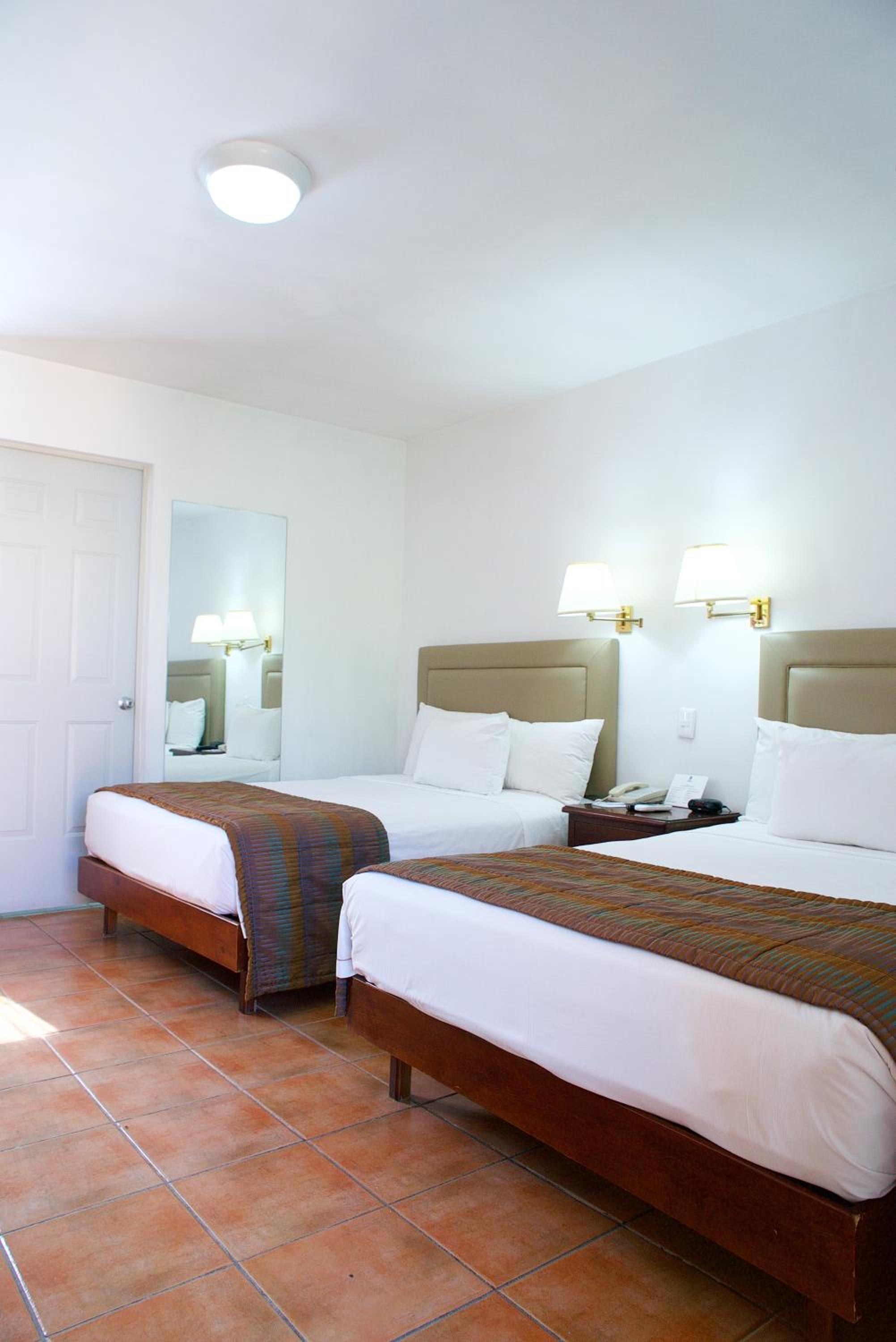 Double Room with Two Double Beds - Non-Smoking - Photo 6
