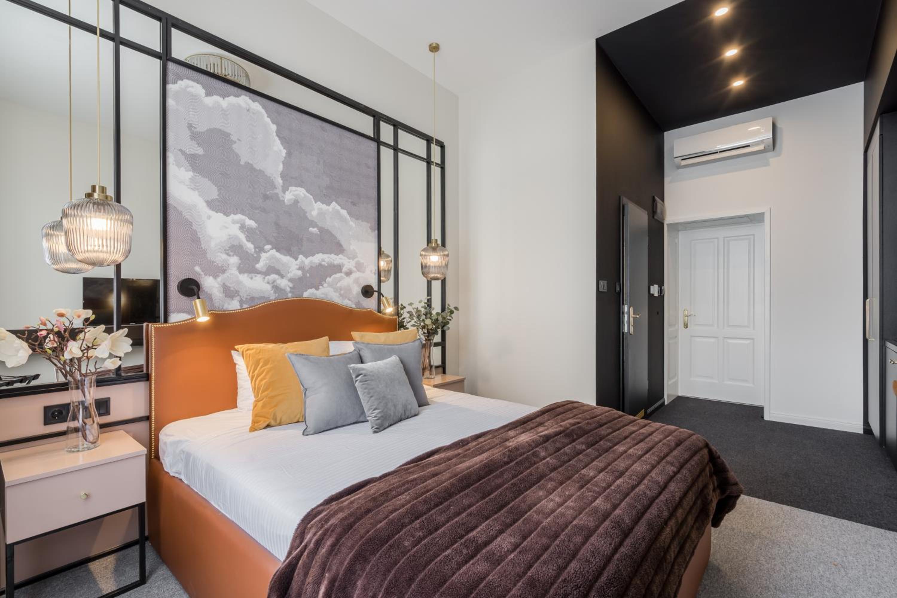 Standard Queen Room - Photo 26