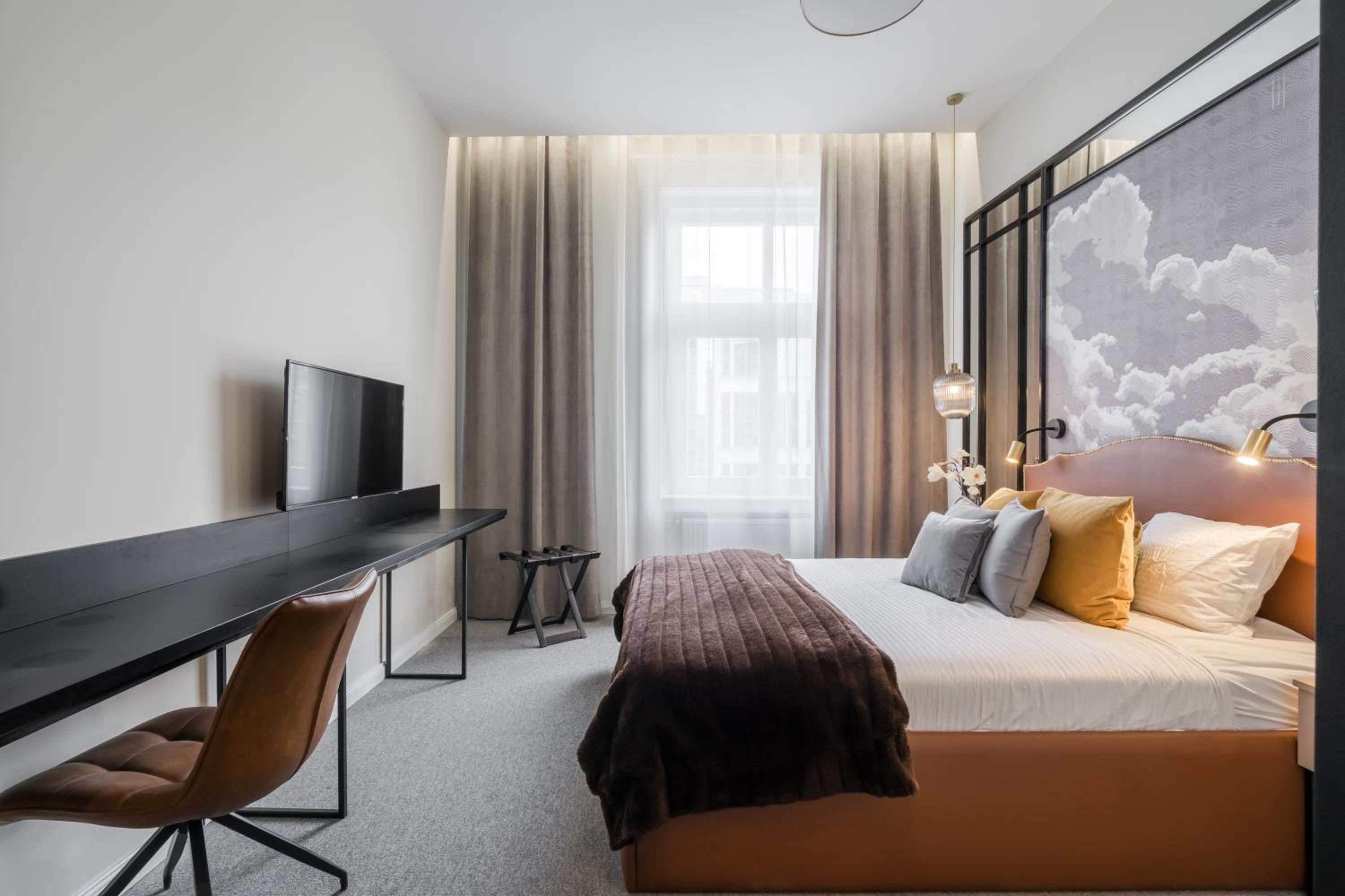 Standard Queen Room - Photo 29