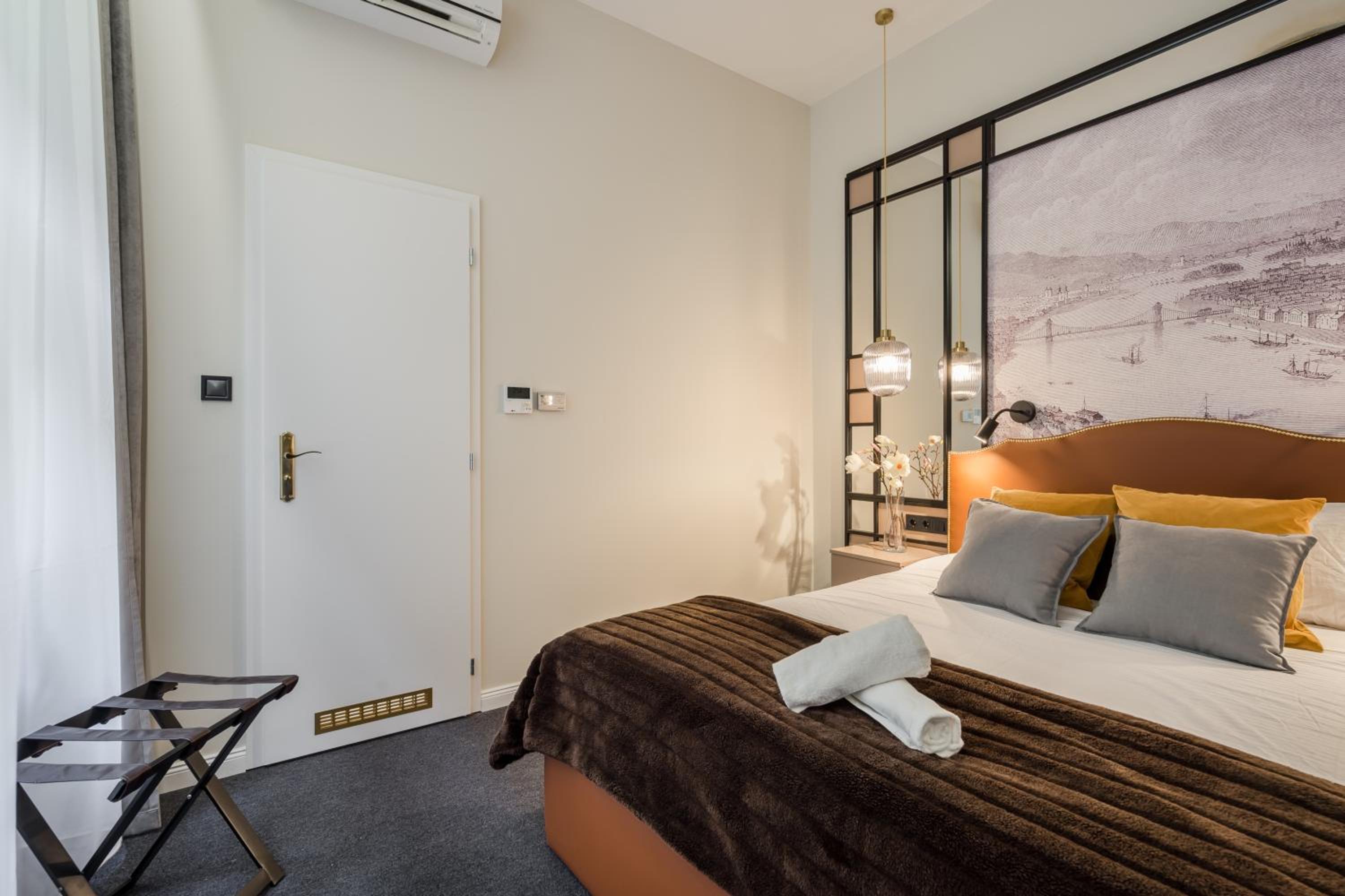 Standard Queen Room - Photo 10