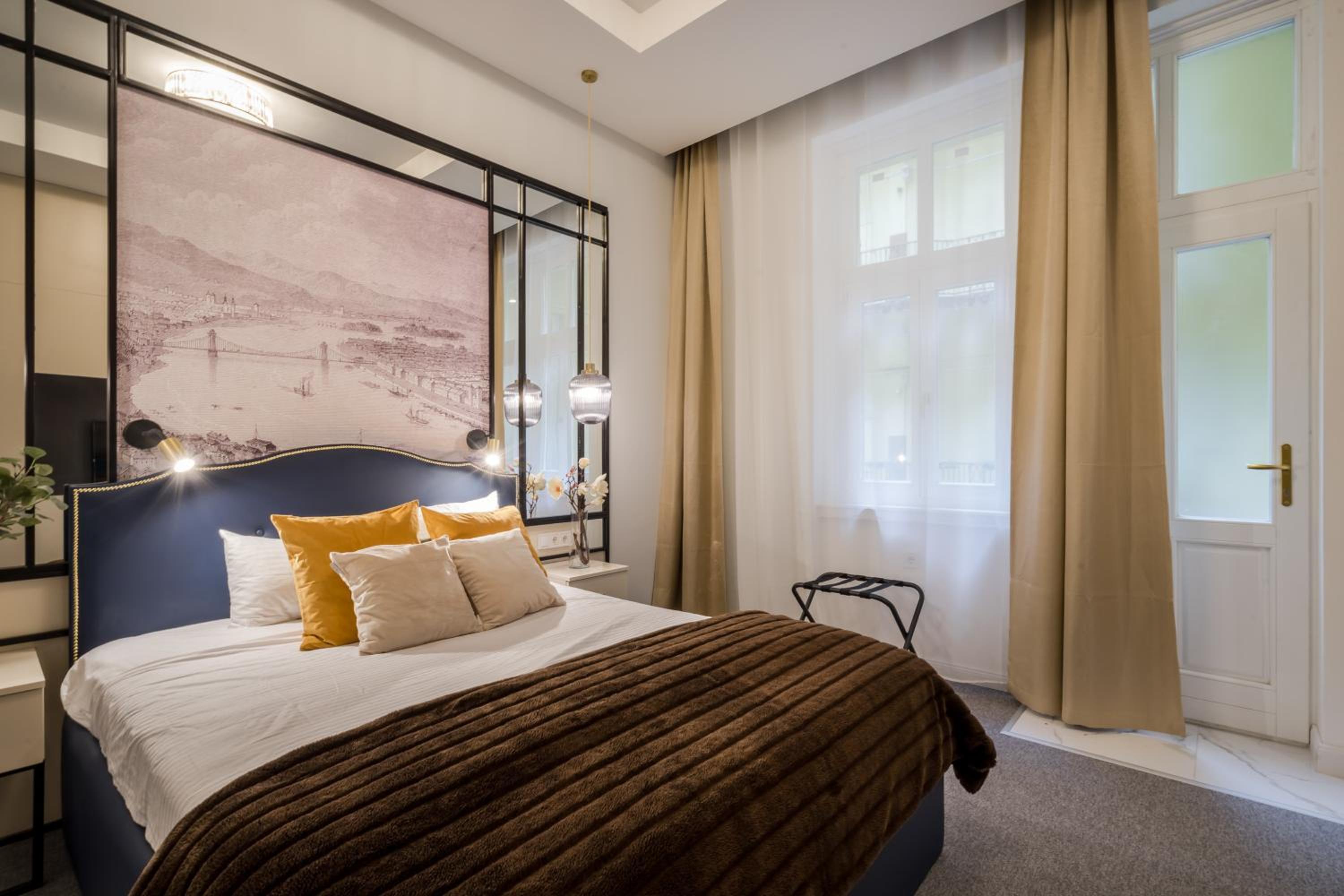 Deluxe Double Room with Extra Bed - Photo 2