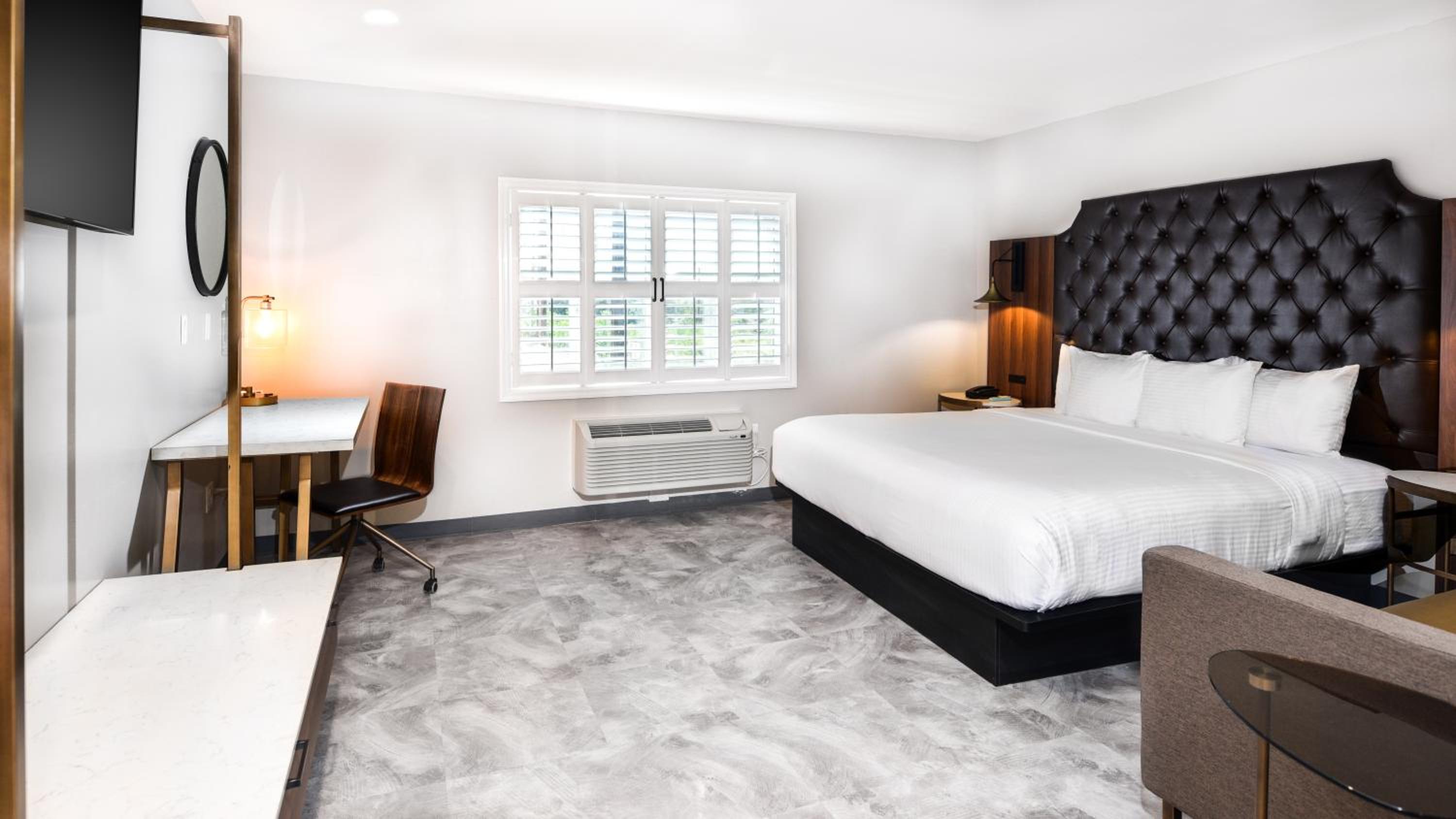 King Room with Roll-In Shower - Disability Access