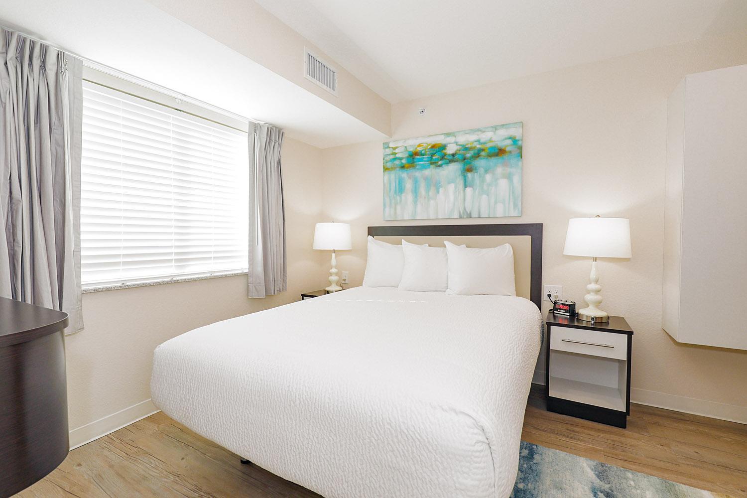 One Bedroom Suite with Balcony and Full Kitchen photo 3