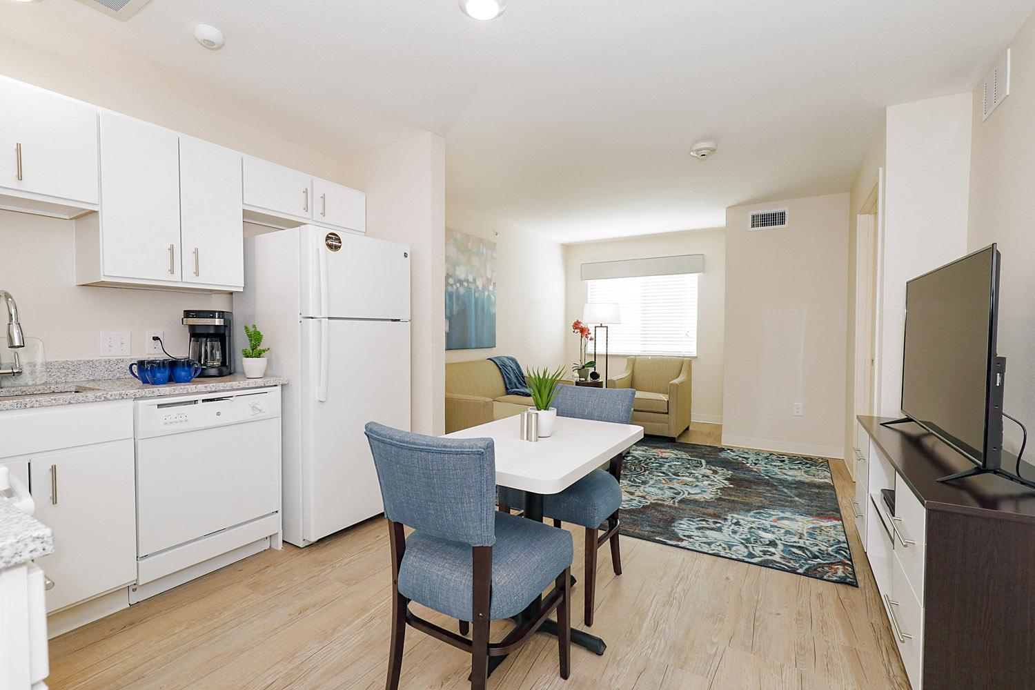 One Bedroom Suite with Full Kitchen photo 3