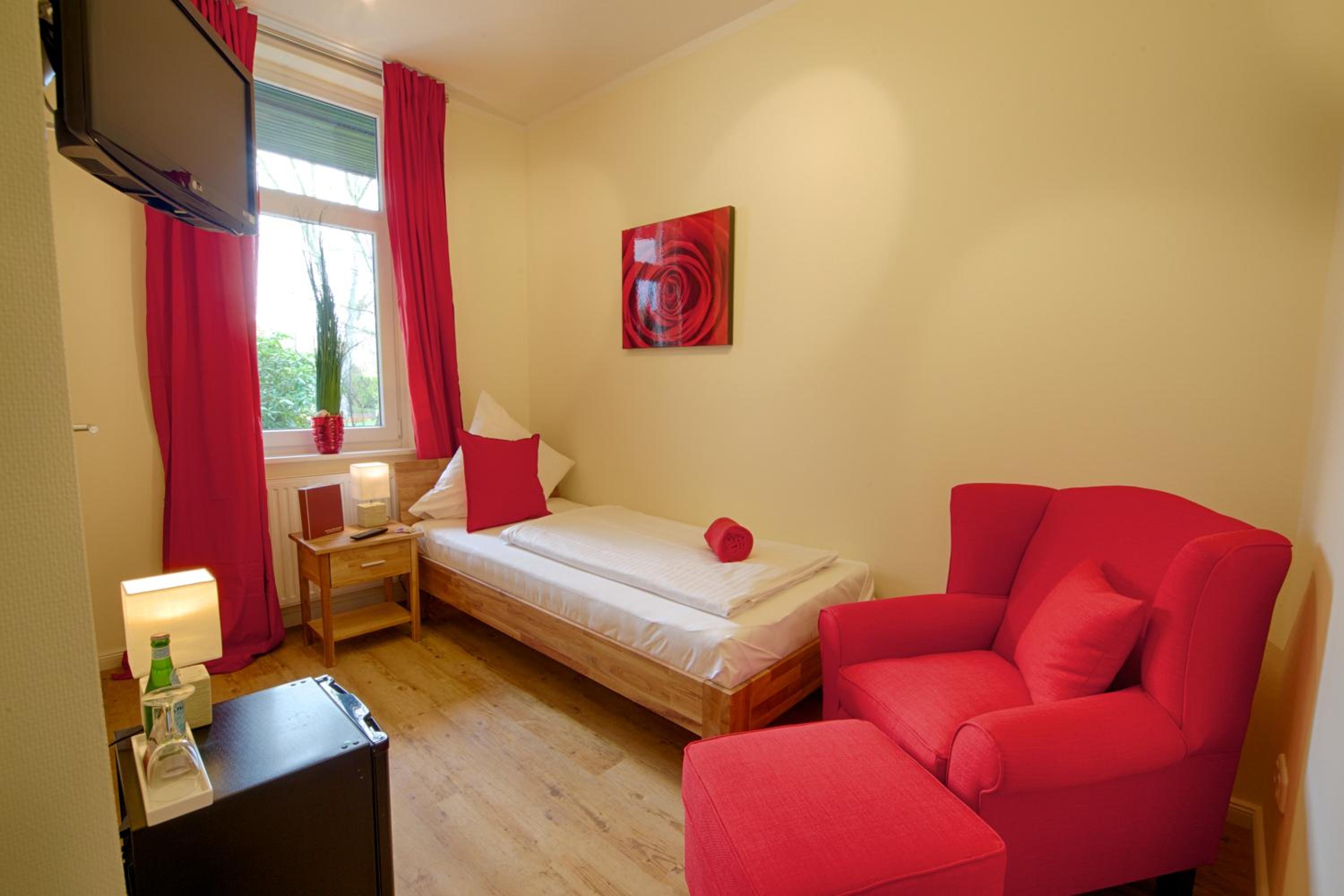 Small Single Room photo 3