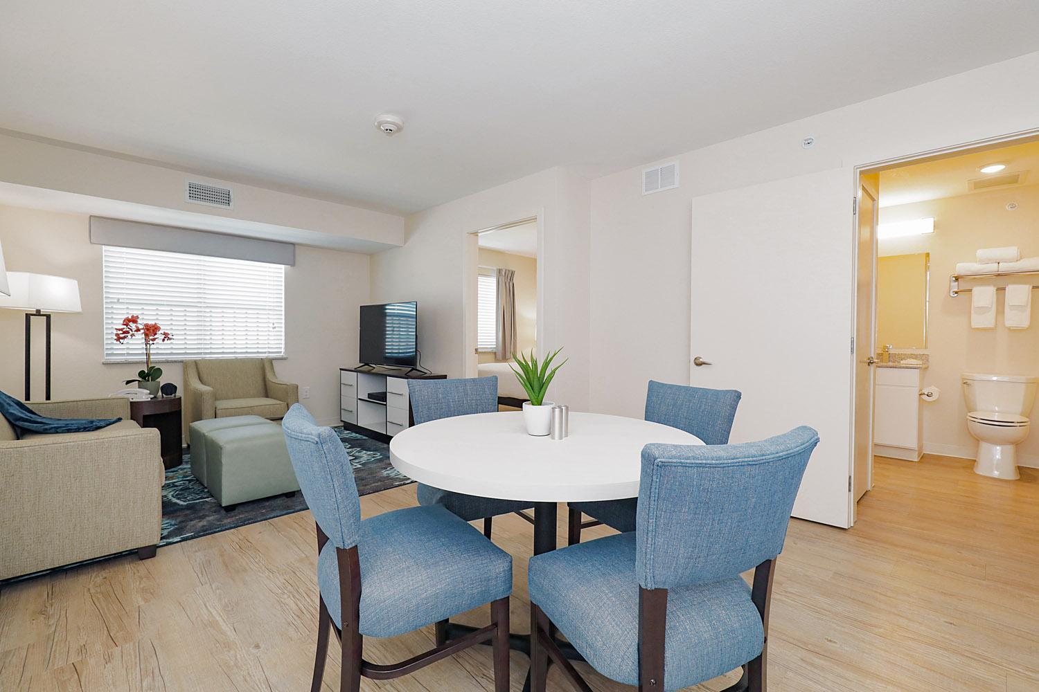 Two Bedroom Suite with Balcony and Full Kitchen photo 1