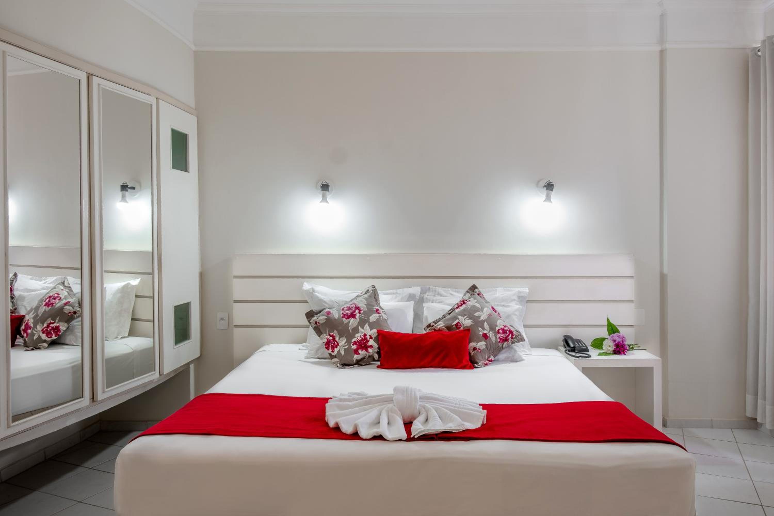Deluxe Double or Twin Room with Spa Bath photo 2